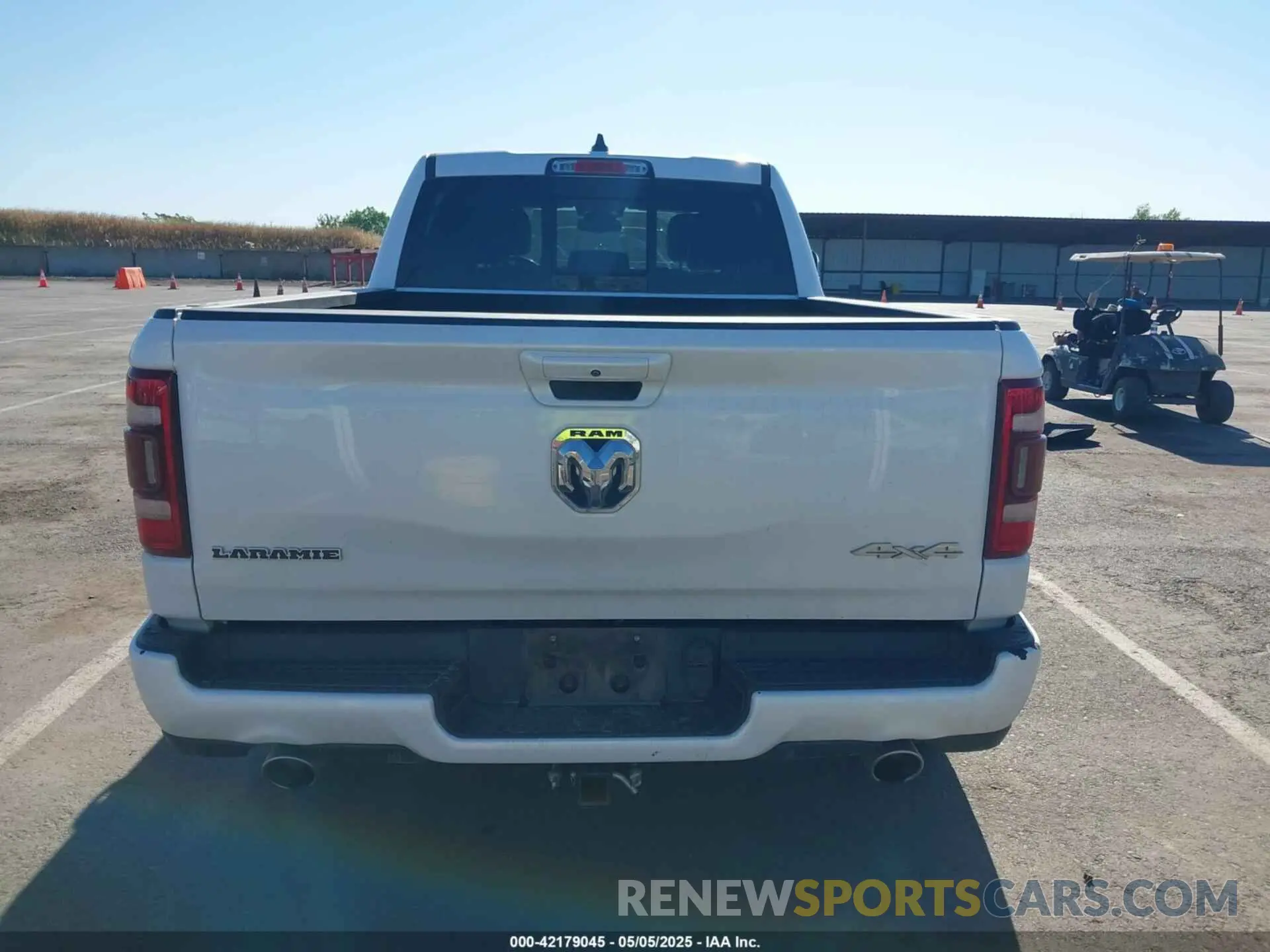 16 Photograph of a damaged car 1C6SRFRT8KN687191 RAM 1500 2019