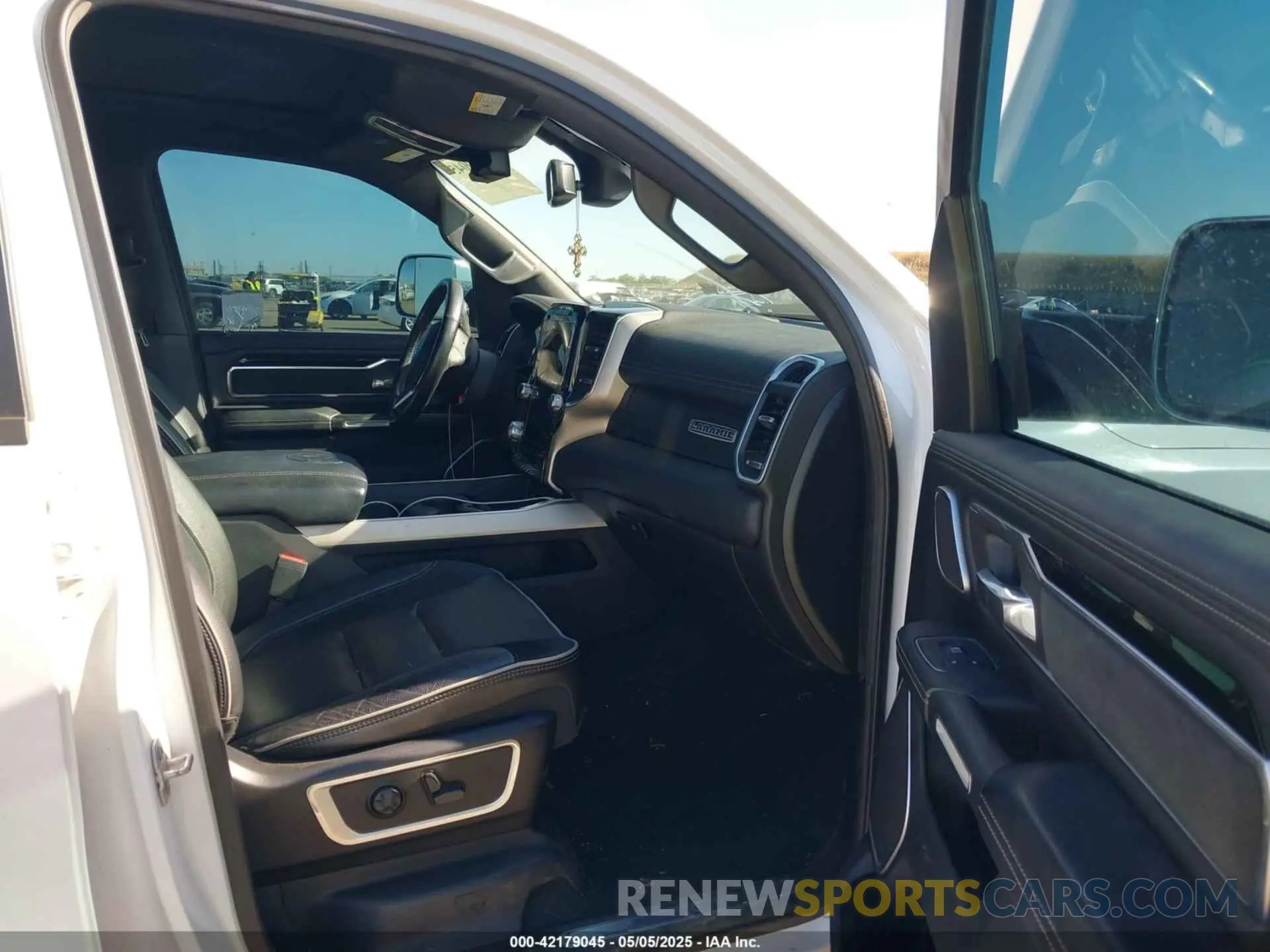 5 Photograph of a damaged car 1C6SRFRT8KN687191 RAM 1500 2019