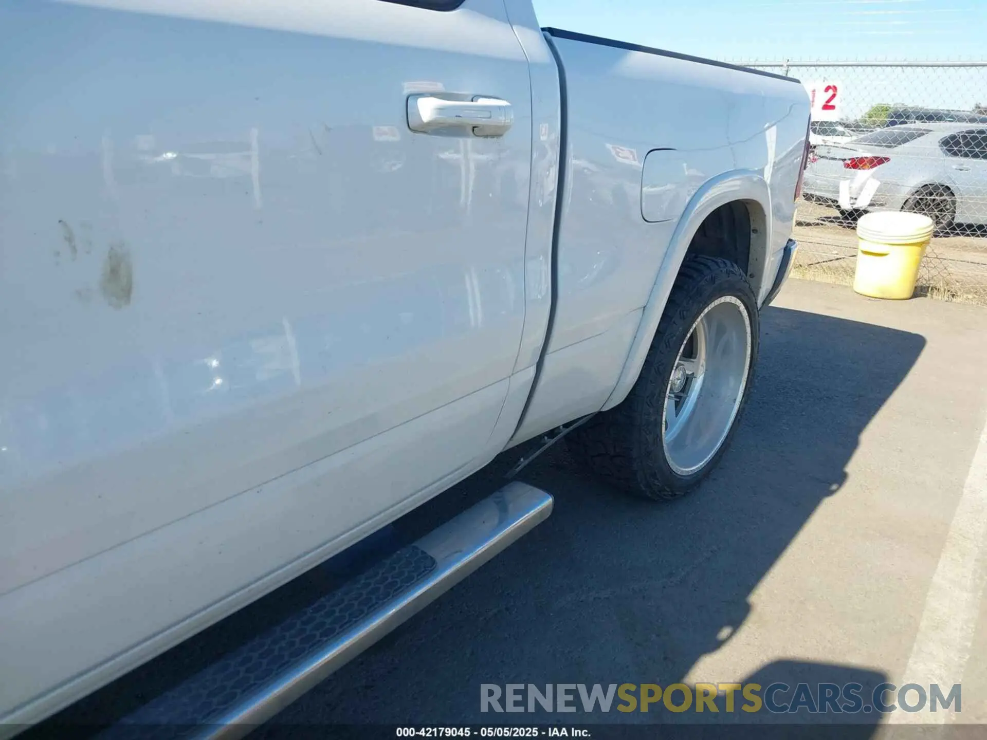 6 Photograph of a damaged car 1C6SRFRT8KN687191 RAM 1500 2019