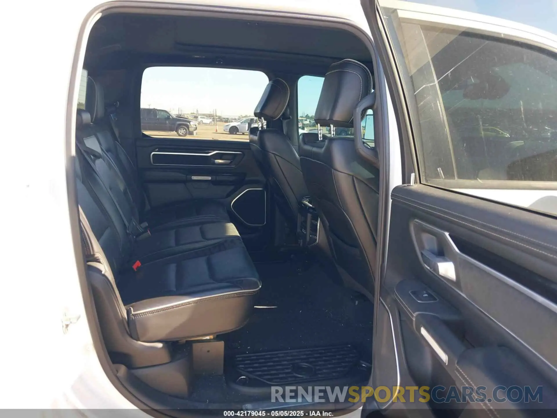8 Photograph of a damaged car 1C6SRFRT8KN687191 RAM 1500 2019
