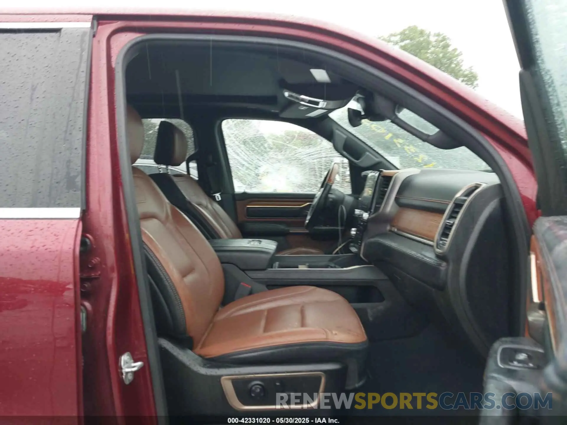 5 Photograph of a damaged car 1C6SRFST4KN563879 RAM 1500 2019