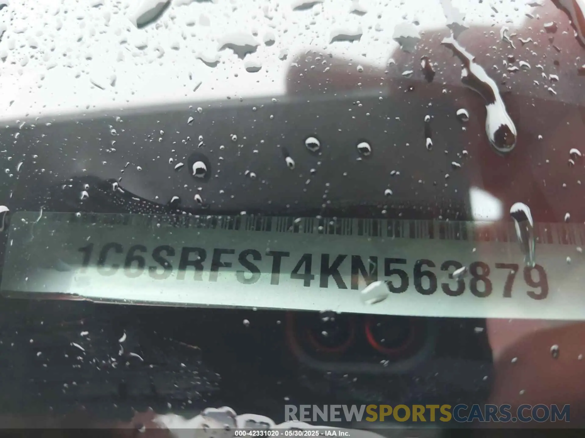 9 Photograph of a damaged car 1C6SRFST4KN563879 RAM 1500 2019