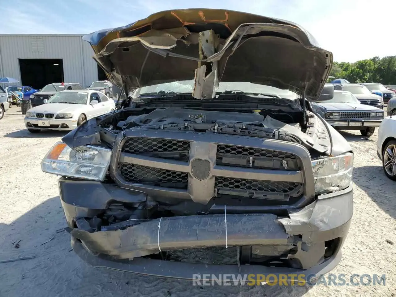 5 Photograph of a damaged car 3C6JR6AG8KG500941 RAM 1500 2019