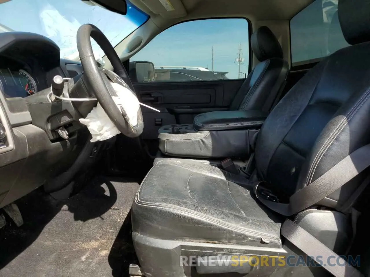 7 Photograph of a damaged car 3C6JR6AG8KG500941 RAM 1500 2019
