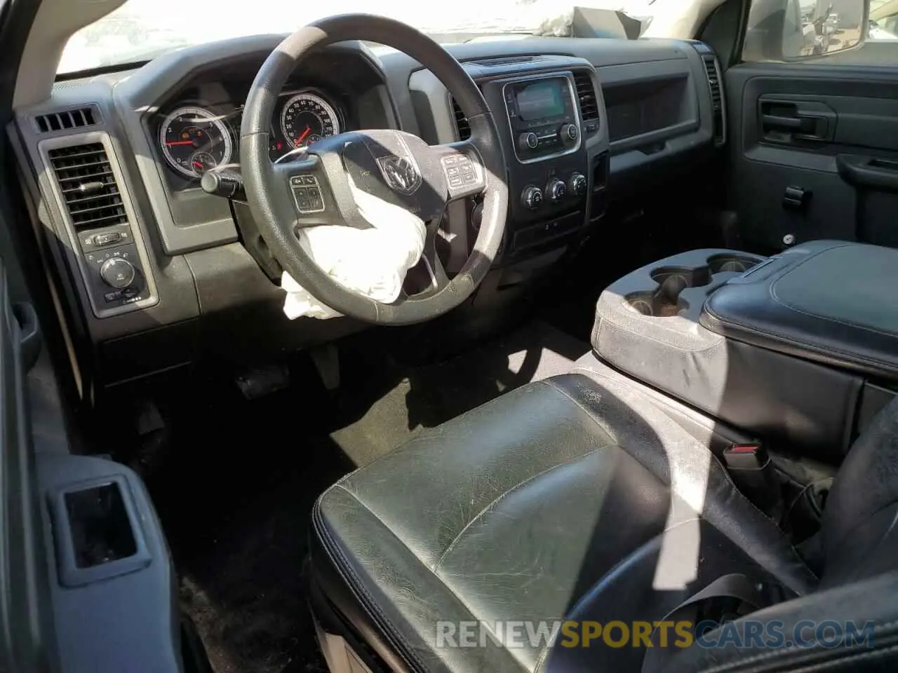 8 Photograph of a damaged car 3C6JR6AG8KG500941 RAM 1500 2019