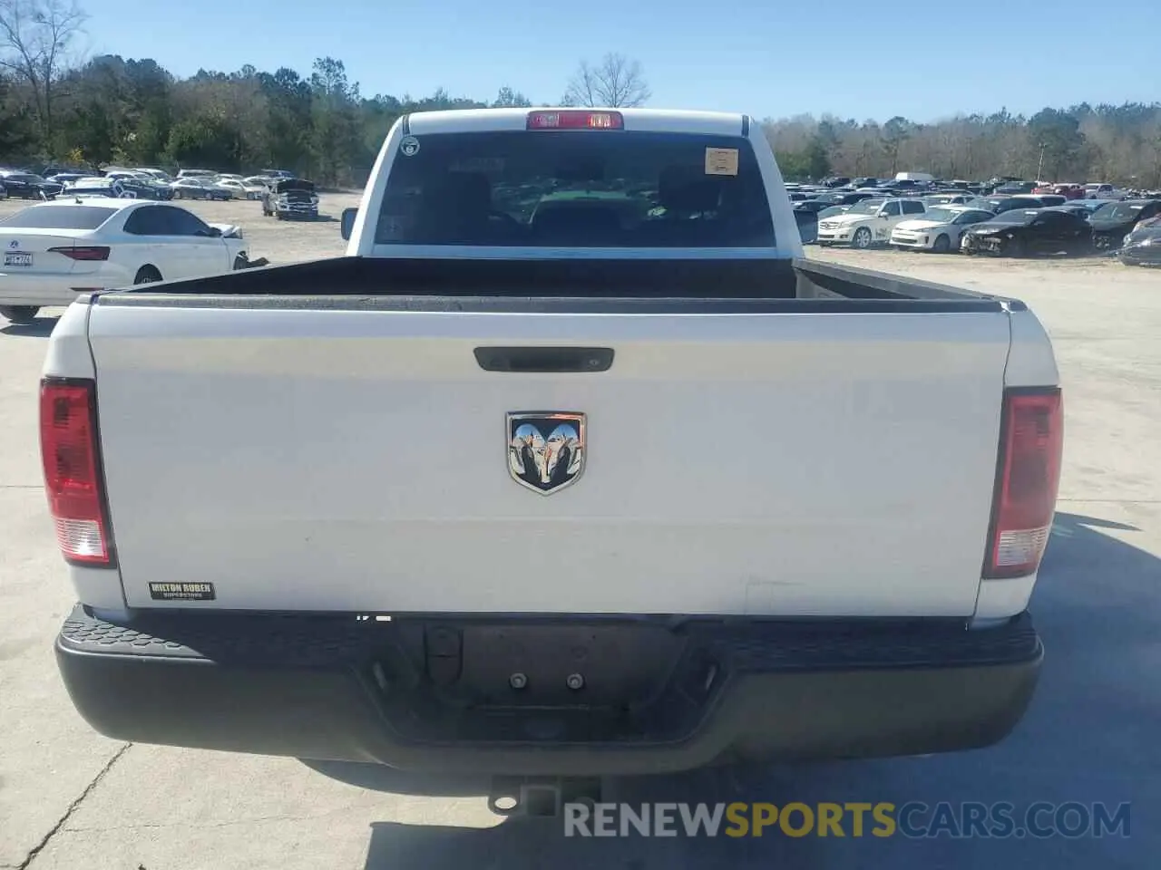 6 Photograph of a damaged car 3C6JR6AG8KG669910 RAM 1500 2019