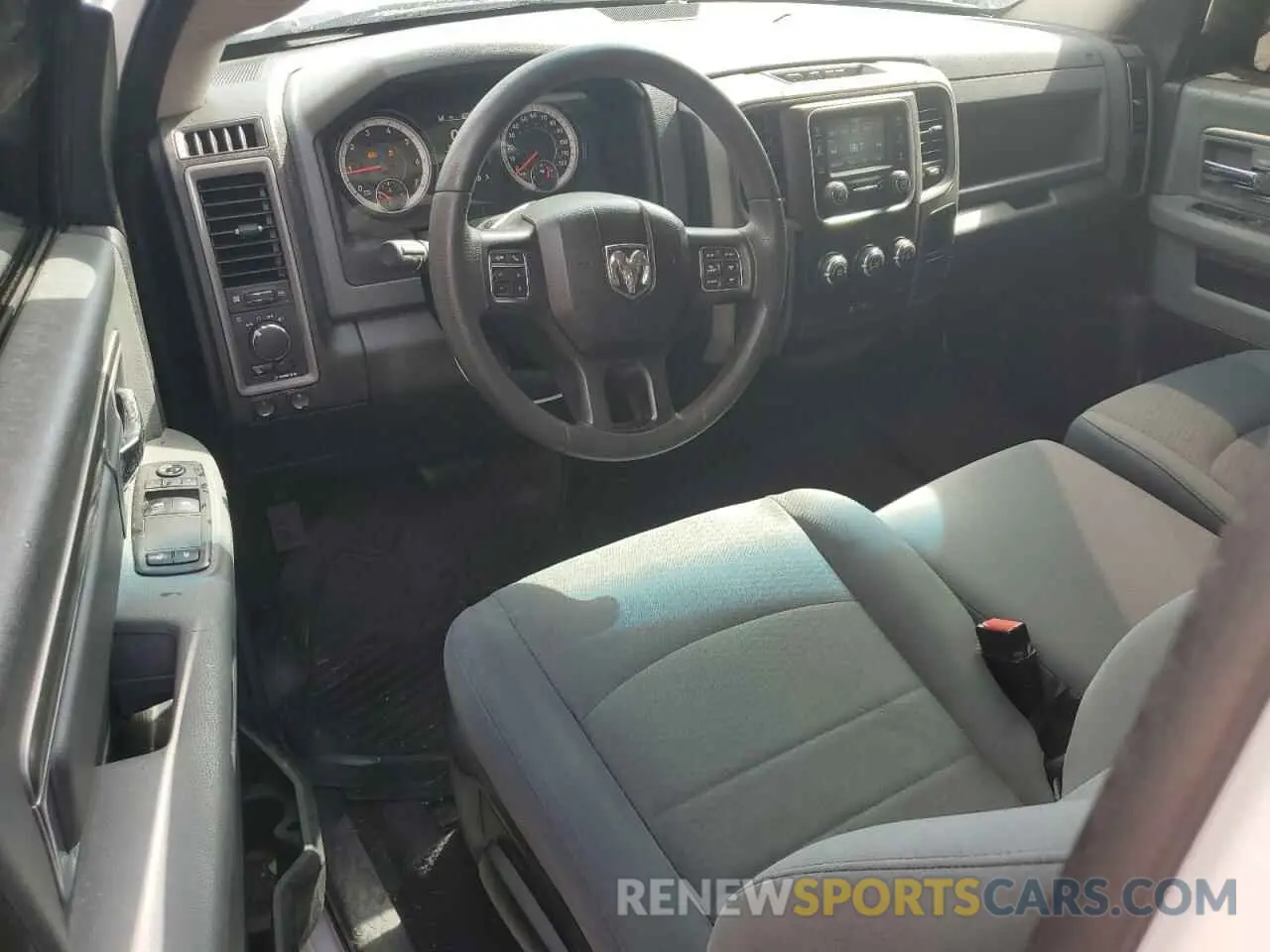 8 Photograph of a damaged car 3C6JR6ATXKG510691 RAM 1500 2019