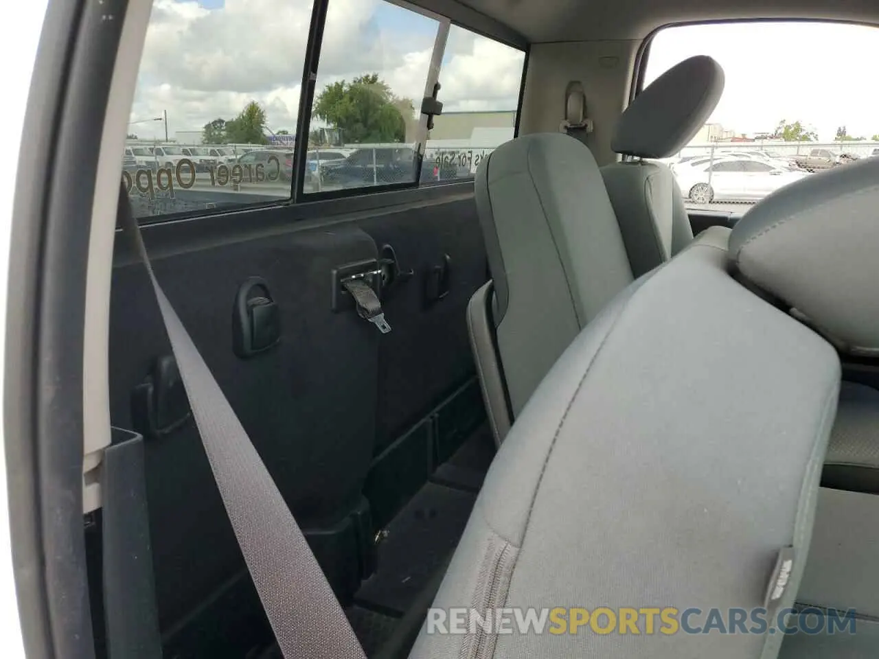 10 Photograph of a damaged car 3C6JR6DT7KG506903 RAM 1500 2019