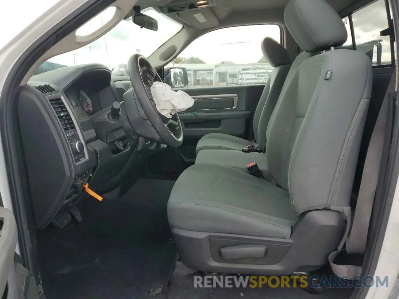 7 Photograph of a damaged car 3C6JR6DT7KG506903 RAM 1500 2019