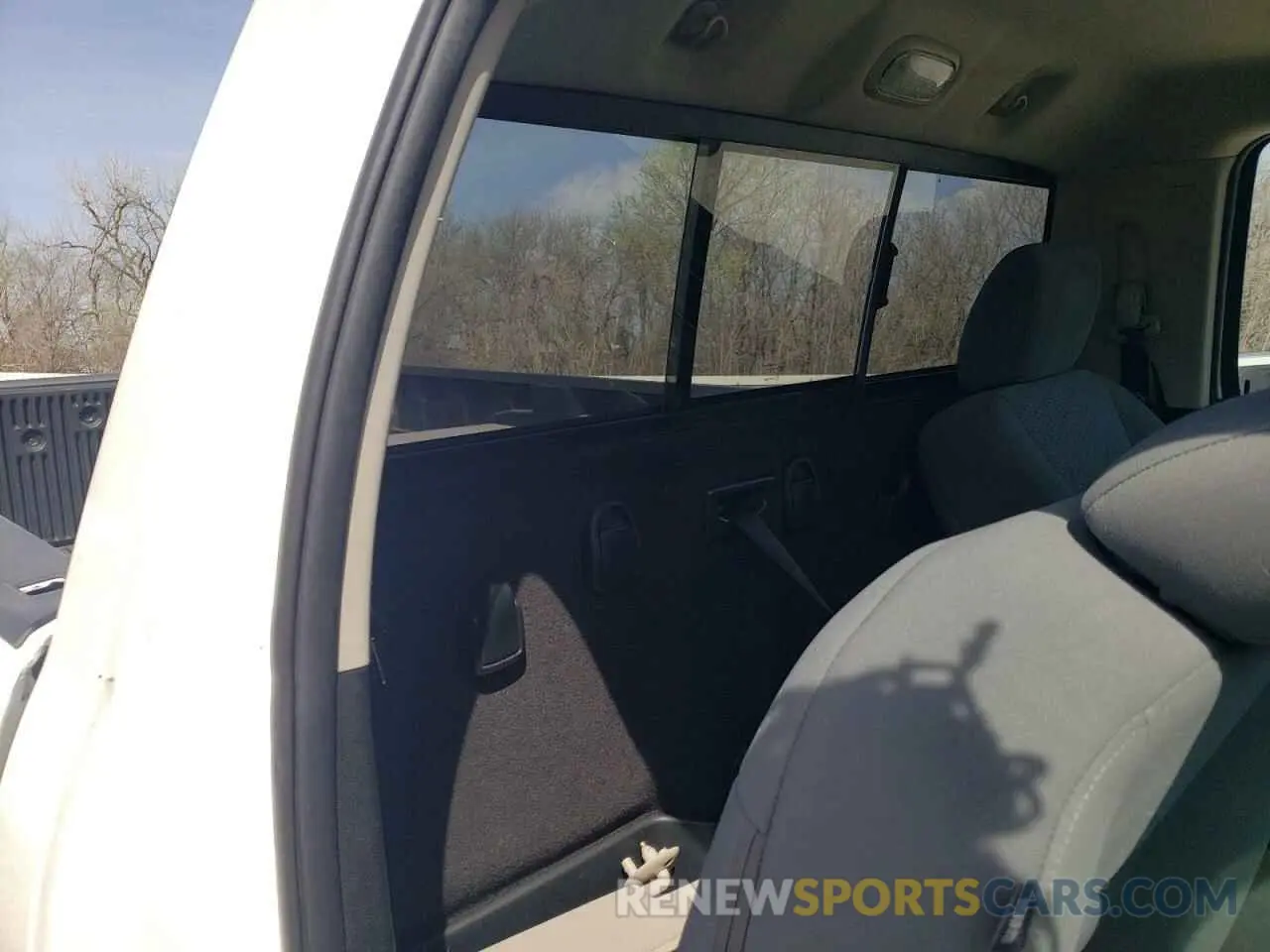 11 Photograph of a damaged car 3C6JR6DT7KG532305 RAM 1500 2019