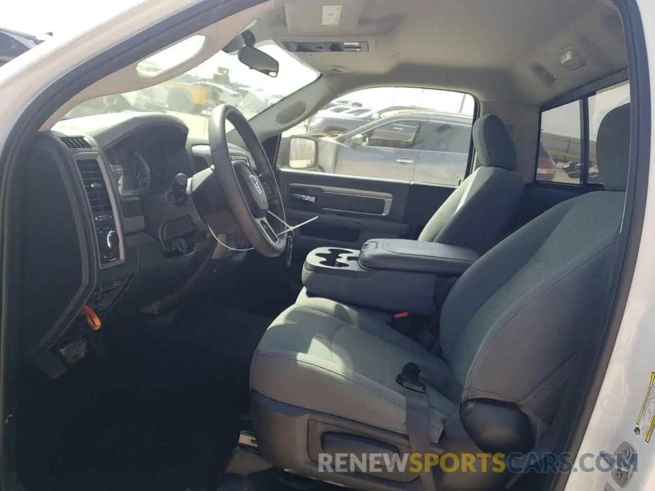7 Photograph of a damaged car 3C6JR6DT7KG532305 RAM 1500 2019
