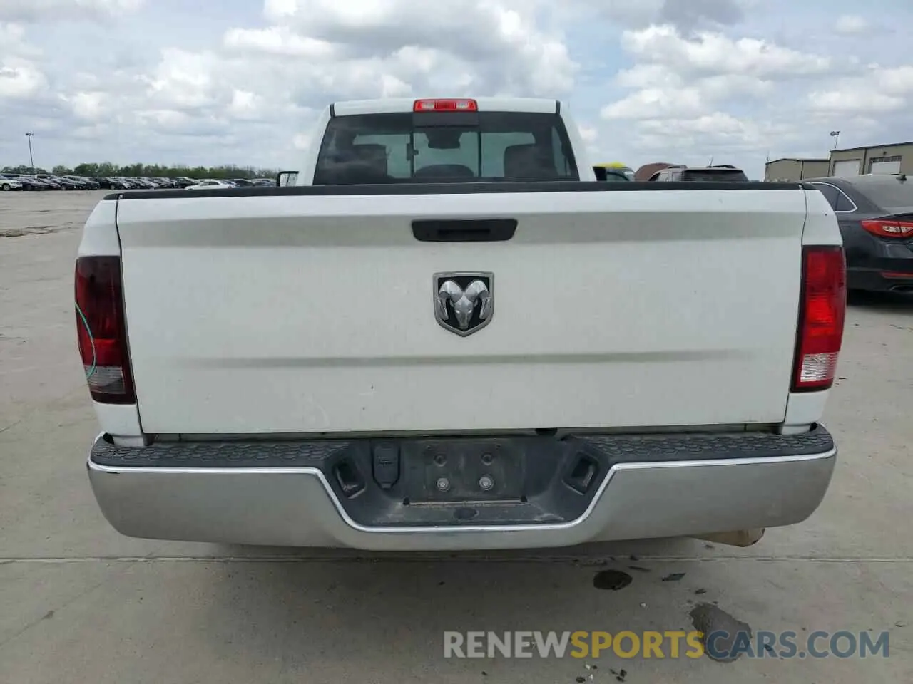 6 Photograph of a damaged car 3C6JR6DTXKG537952 RAM 1500 2019