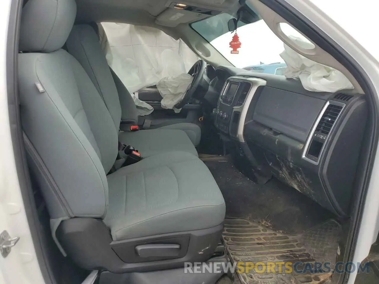 10 Photograph of a damaged car 3C6JR6ET1KG674874 RAM 1500 2019
