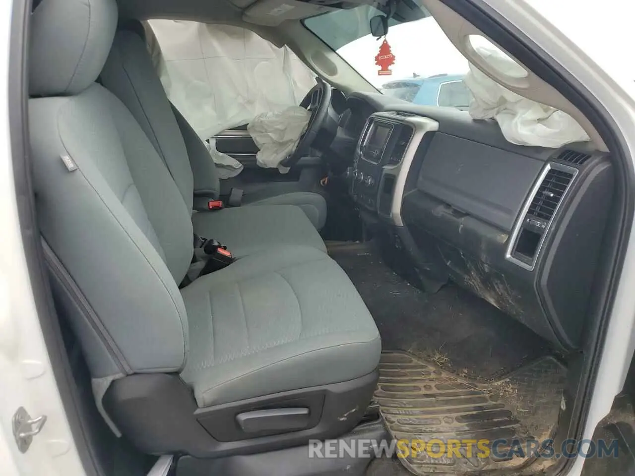 7 Photograph of a damaged car 3C6JR6ET1KG674874 RAM 1500 2019