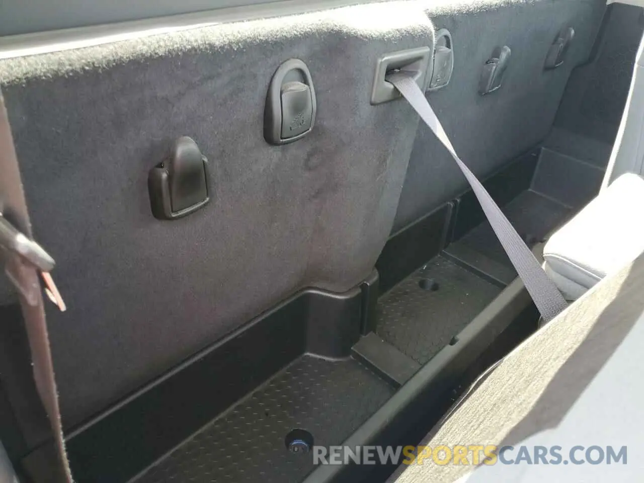 10 Photograph of a damaged car 3C6JR7DG0KG501535 RAM 1500 2019