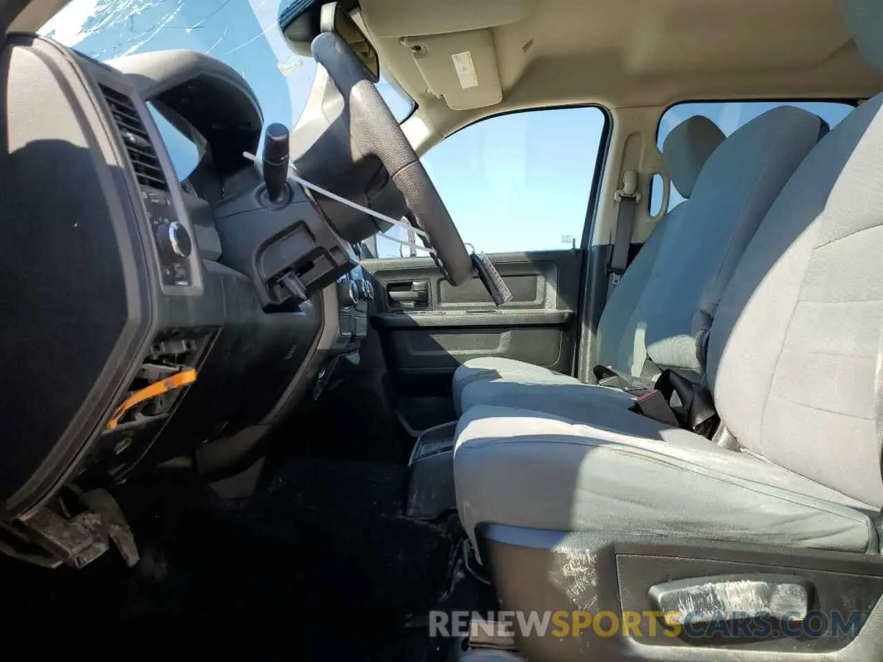 7 Photograph of a damaged car 3C6RR6KG3KG690083 RAM 1500 2019