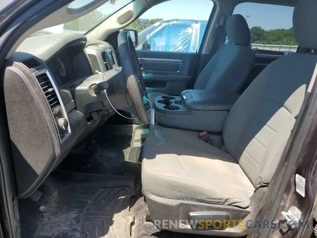 7 Photograph of a damaged car 1C6RR6TT4LS100463 RAM 1500 2020