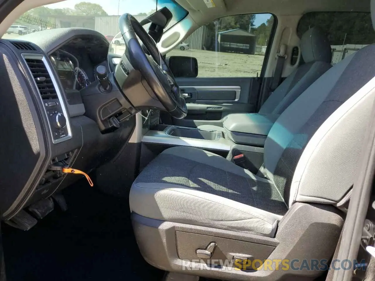 7 Photograph of a damaged car 1C6RR6TT4LS133480 RAM 1500 2020