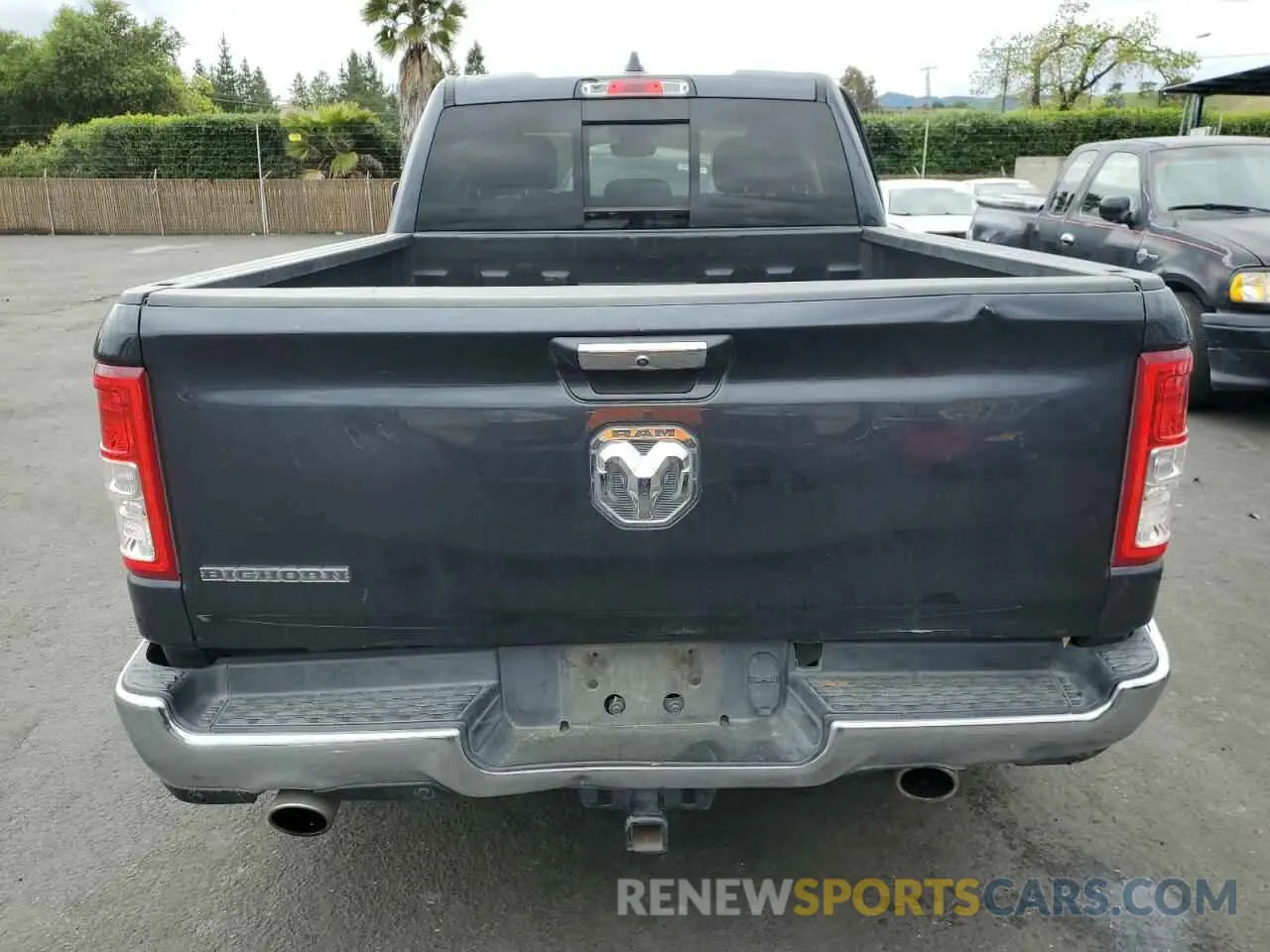 6 Photograph of a damaged car 1C6RREBT1LN278020 RAM 1500 2020