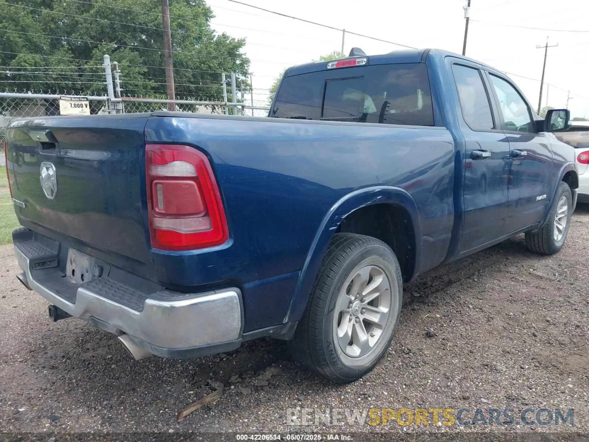 4 Photograph of a damaged car 1C6RREDT0LN262095 RAM 1500 2020