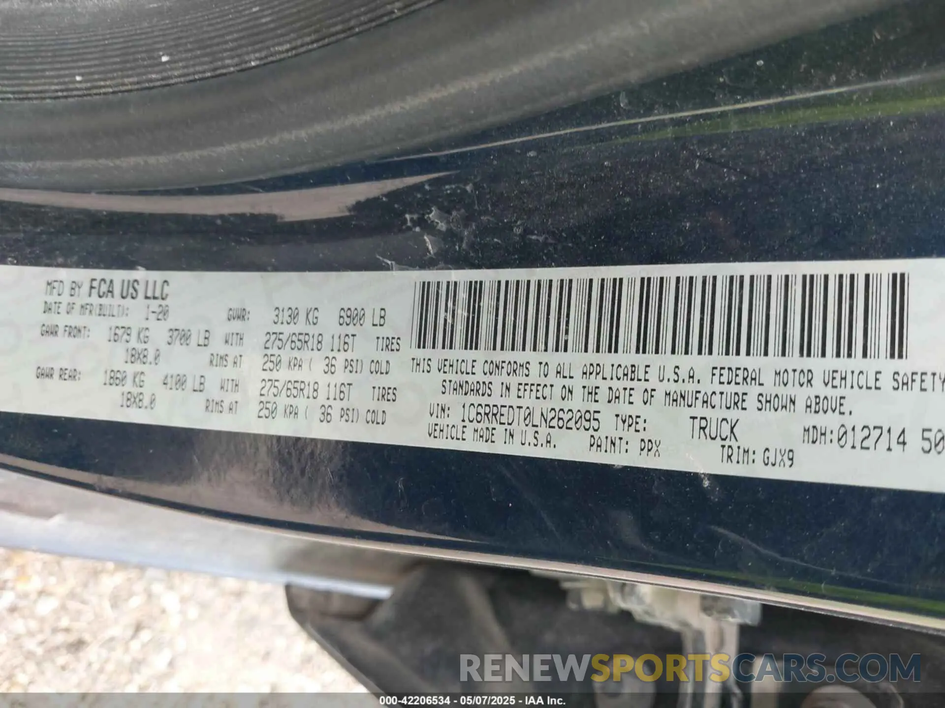 9 Photograph of a damaged car 1C6RREDT0LN262095 RAM 1500 2020