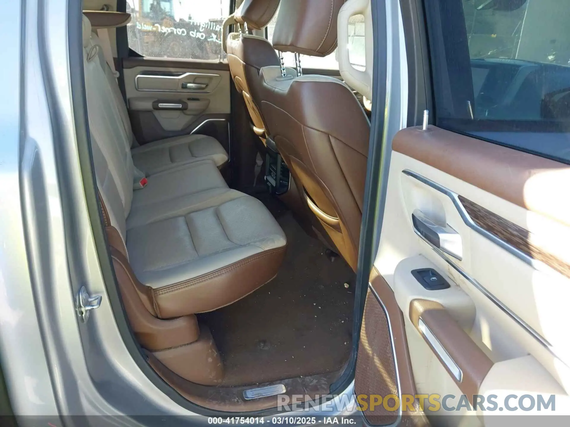 8 Photograph of a damaged car 1C6RREDT7LN121377 RAM 1500 2020