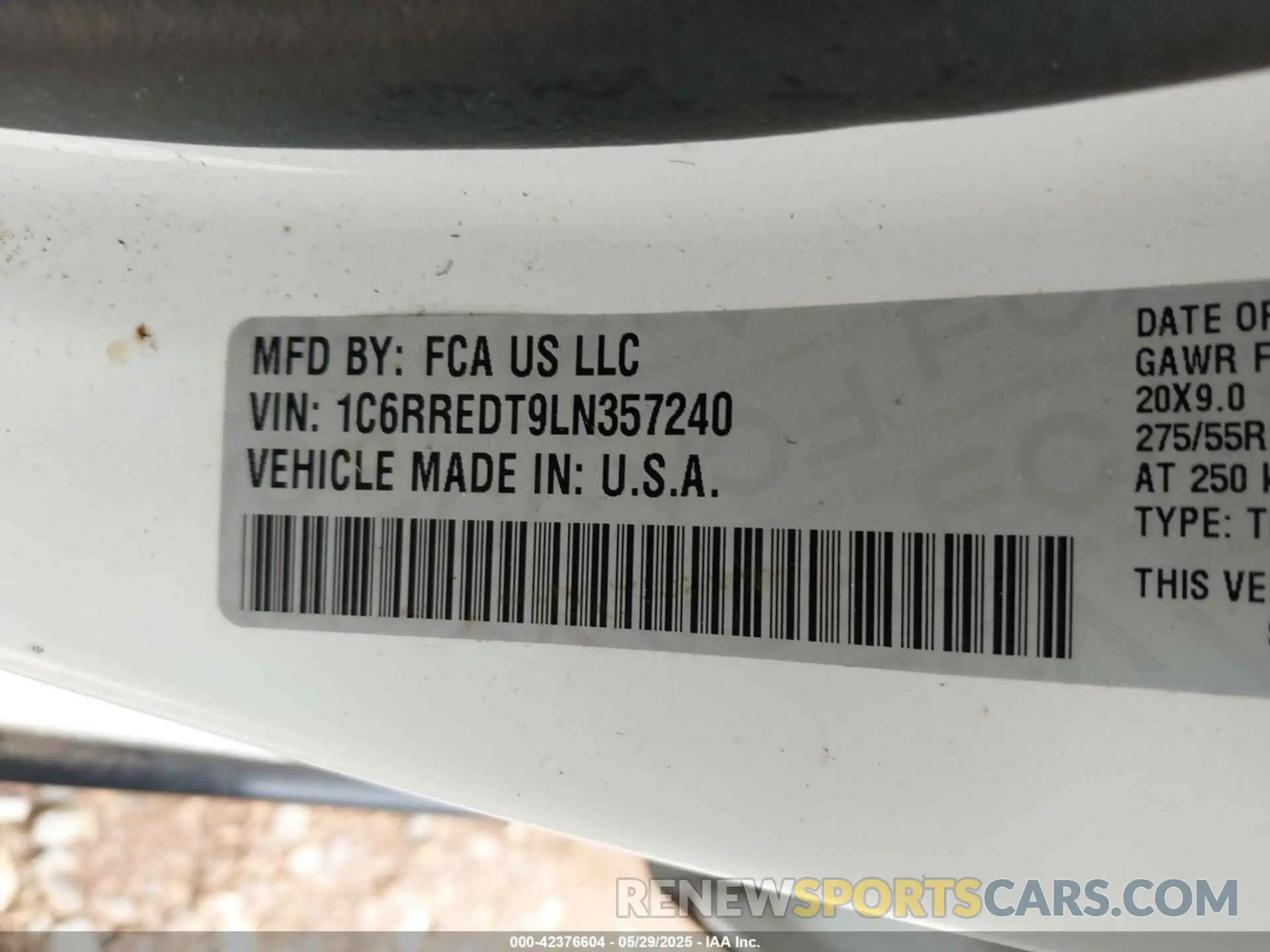 9 Photograph of a damaged car 1C6RREDT9LN357240 RAM 1500 2020