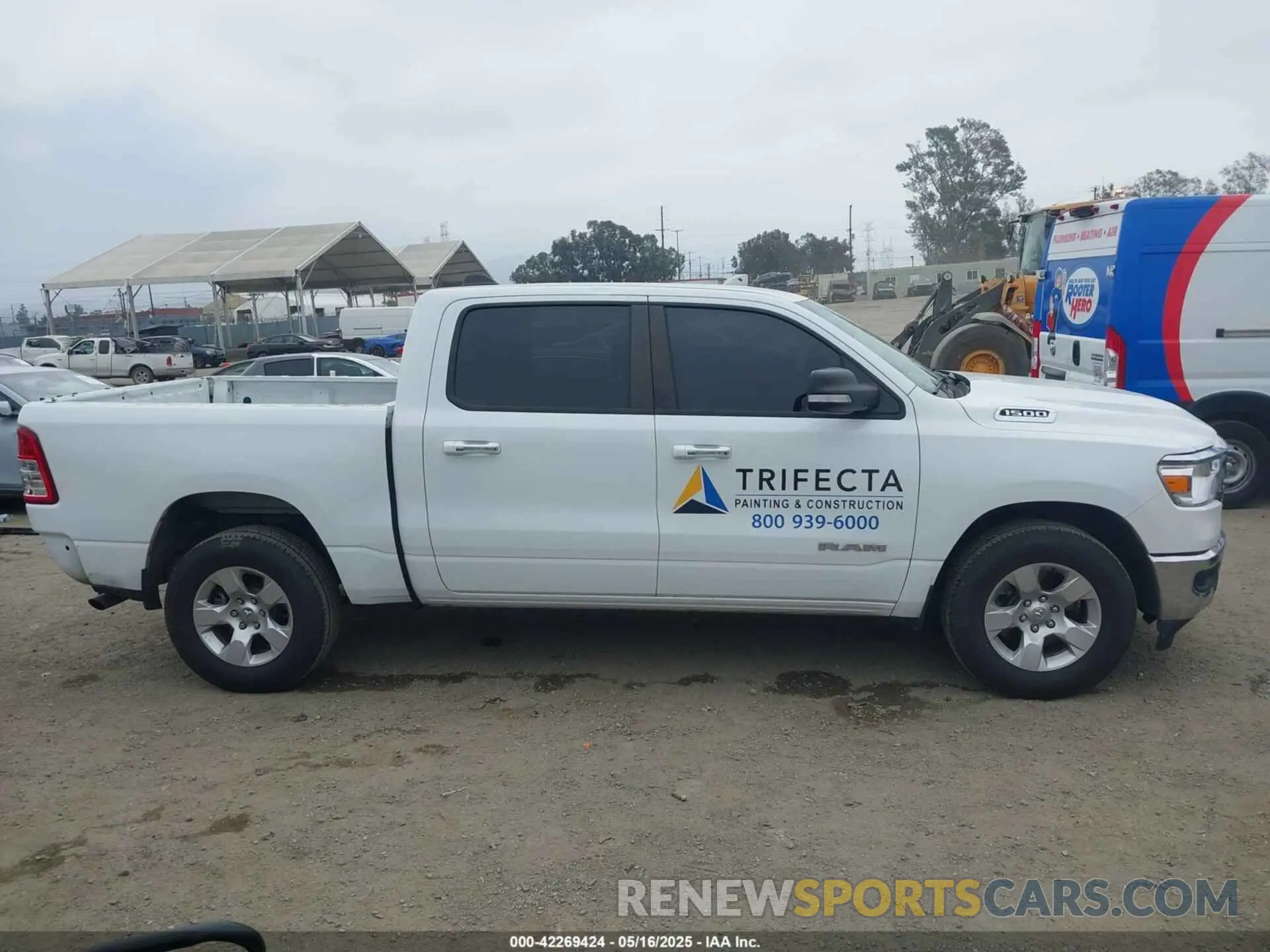 14 Photograph of a damaged car 1C6RREFG3LN129718 RAM 1500 2020