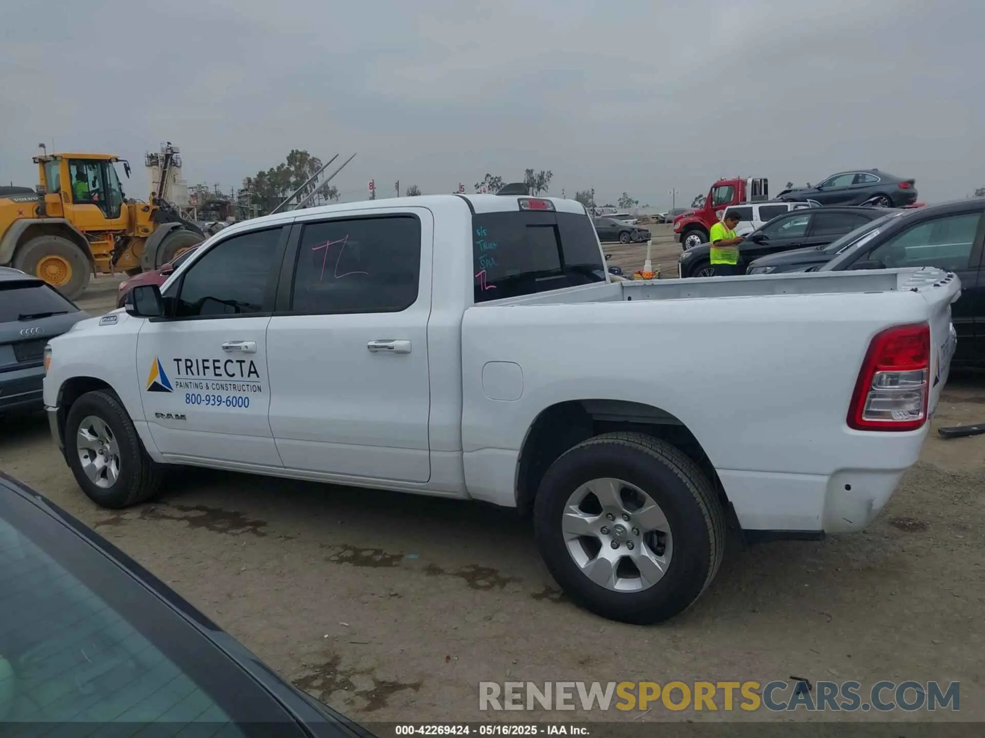 15 Photograph of a damaged car 1C6RREFG3LN129718 RAM 1500 2020