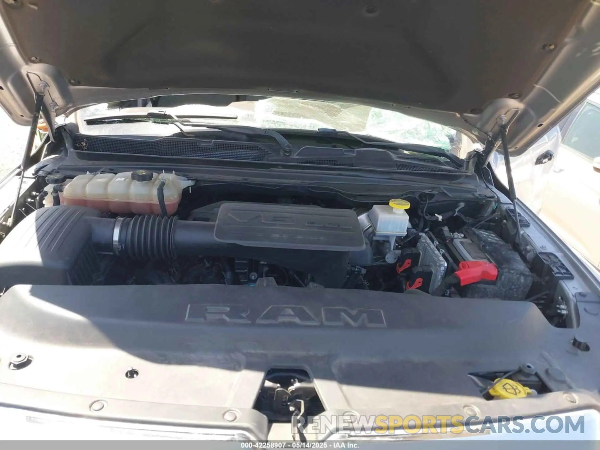 10 Photograph of a damaged car 1C6RREFG7LN333762 RAM 1500 2020