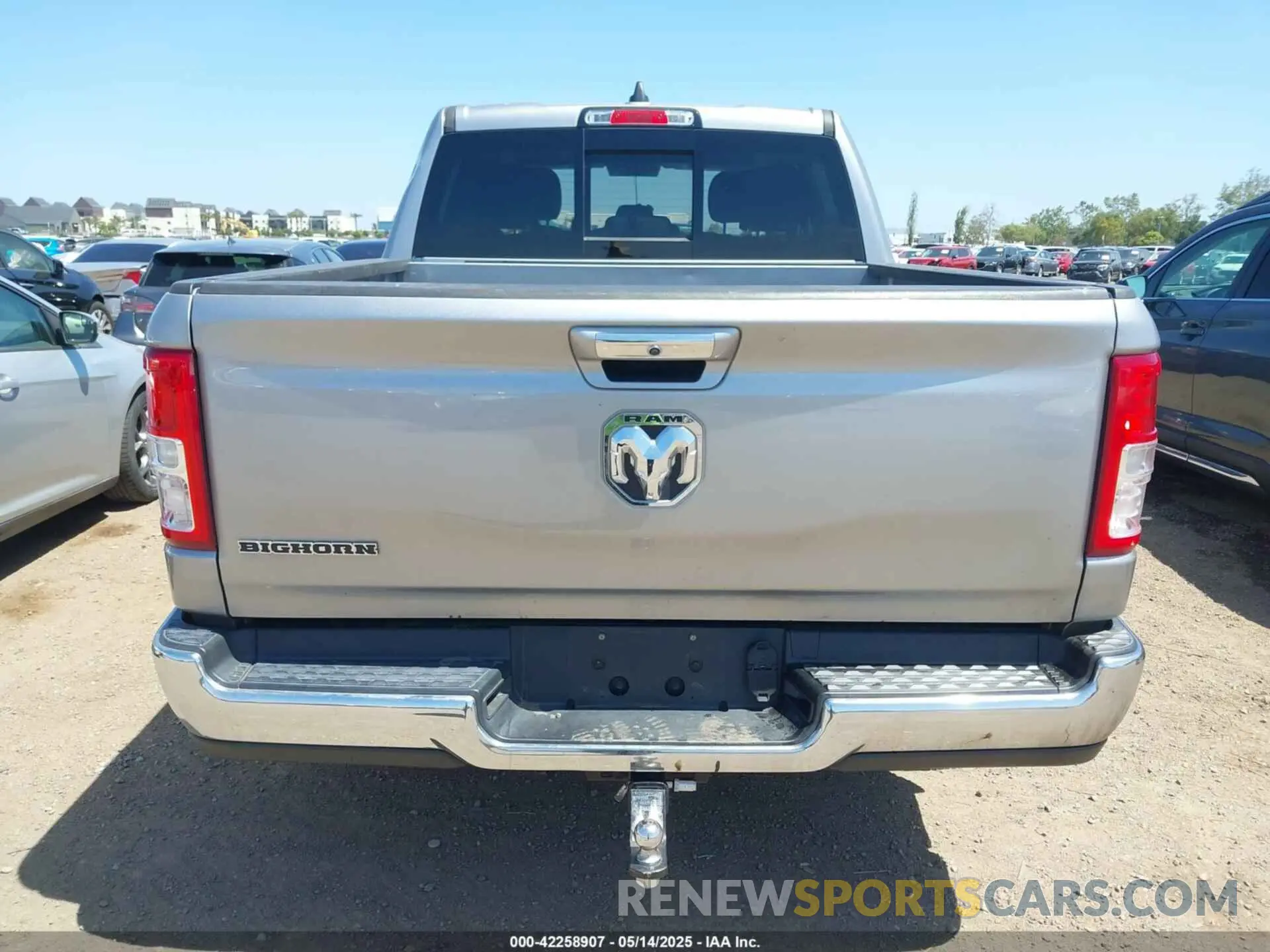 16 Photograph of a damaged car 1C6RREFG7LN333762 RAM 1500 2020