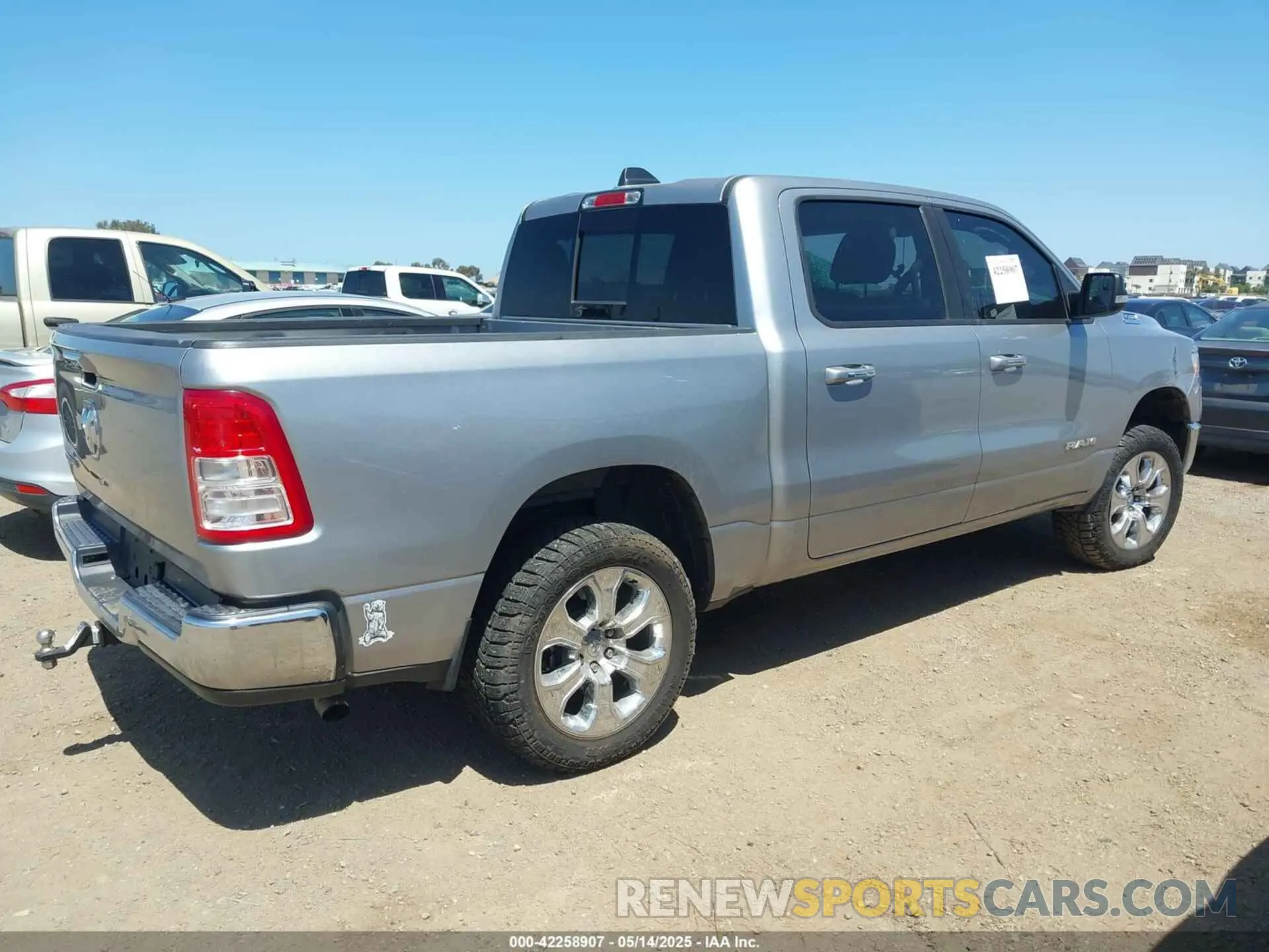 4 Photograph of a damaged car 1C6RREFG7LN333762 RAM 1500 2020