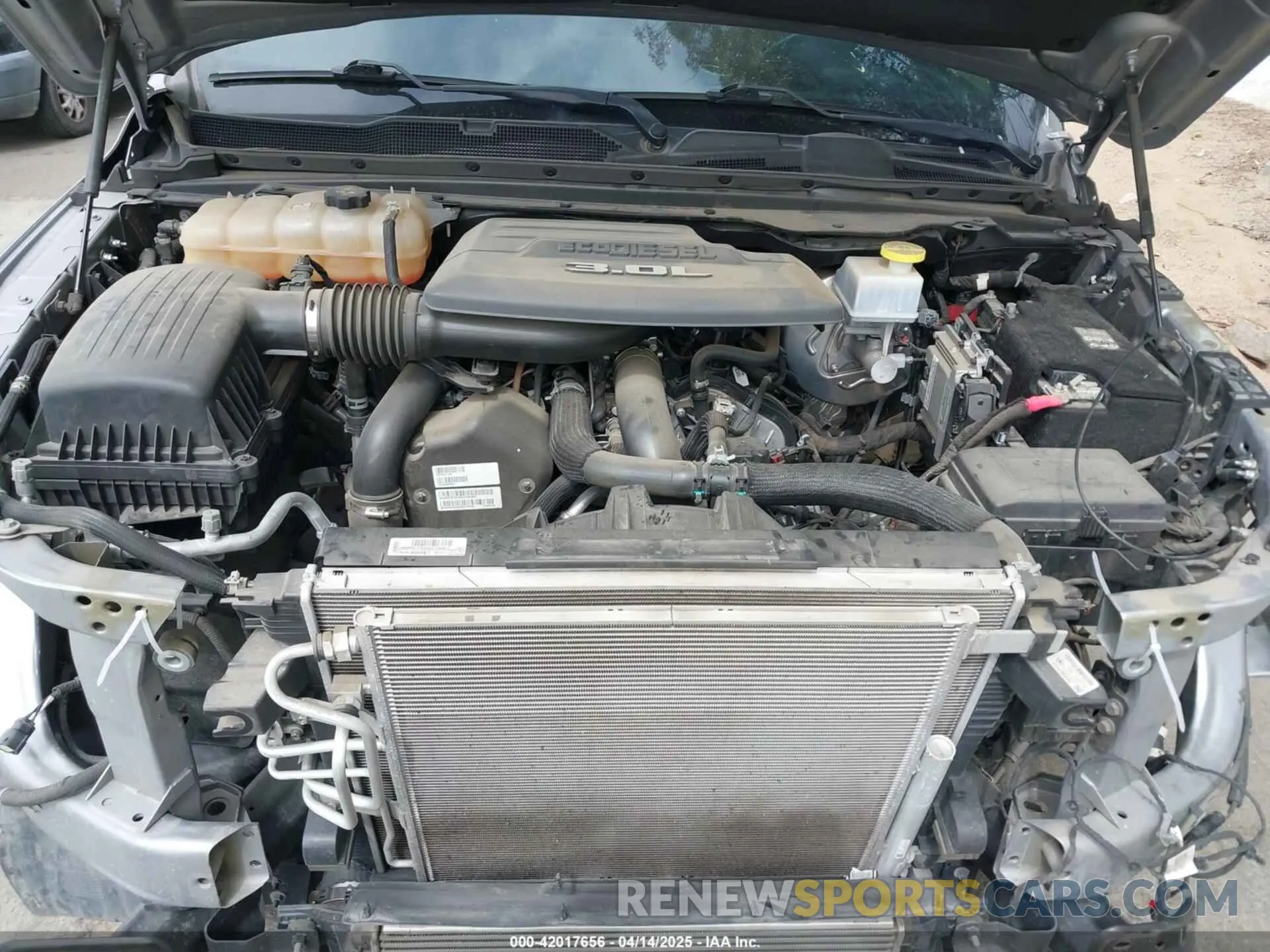 10 Photograph of a damaged car 1C6RREFM6LN398253 RAM 1500 2020