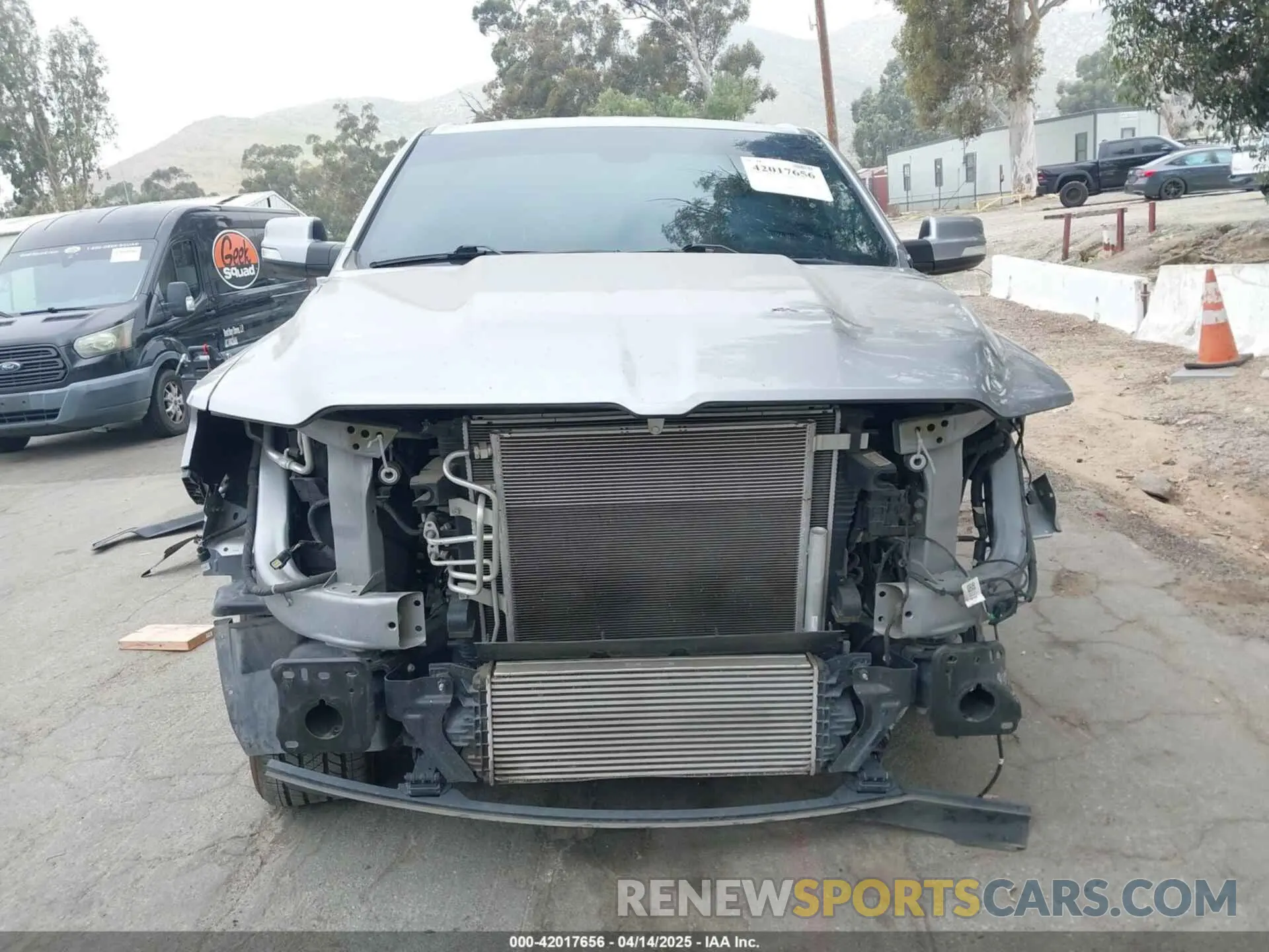 13 Photograph of a damaged car 1C6RREFM6LN398253 RAM 1500 2020