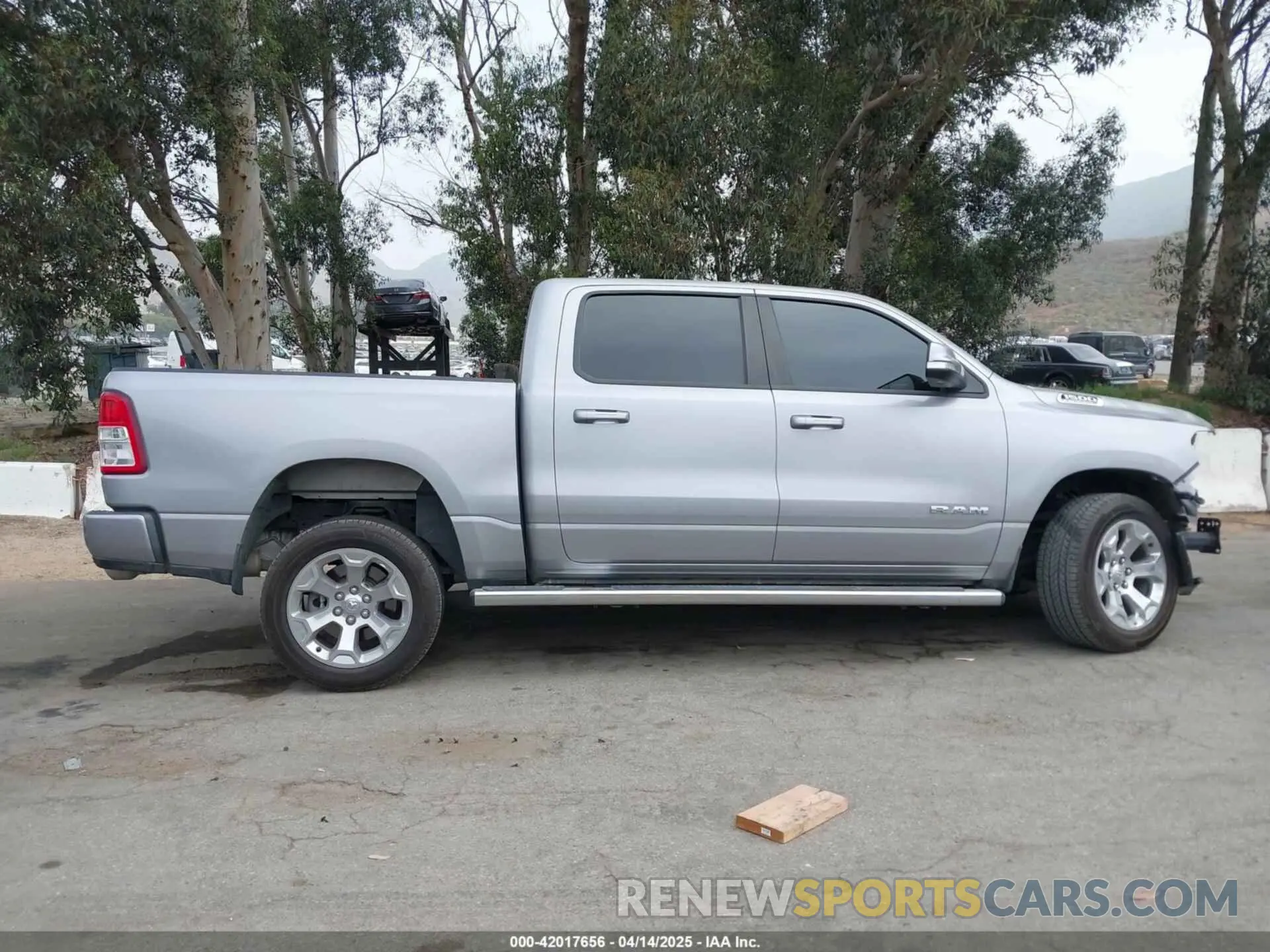 14 Photograph of a damaged car 1C6RREFM6LN398253 RAM 1500 2020