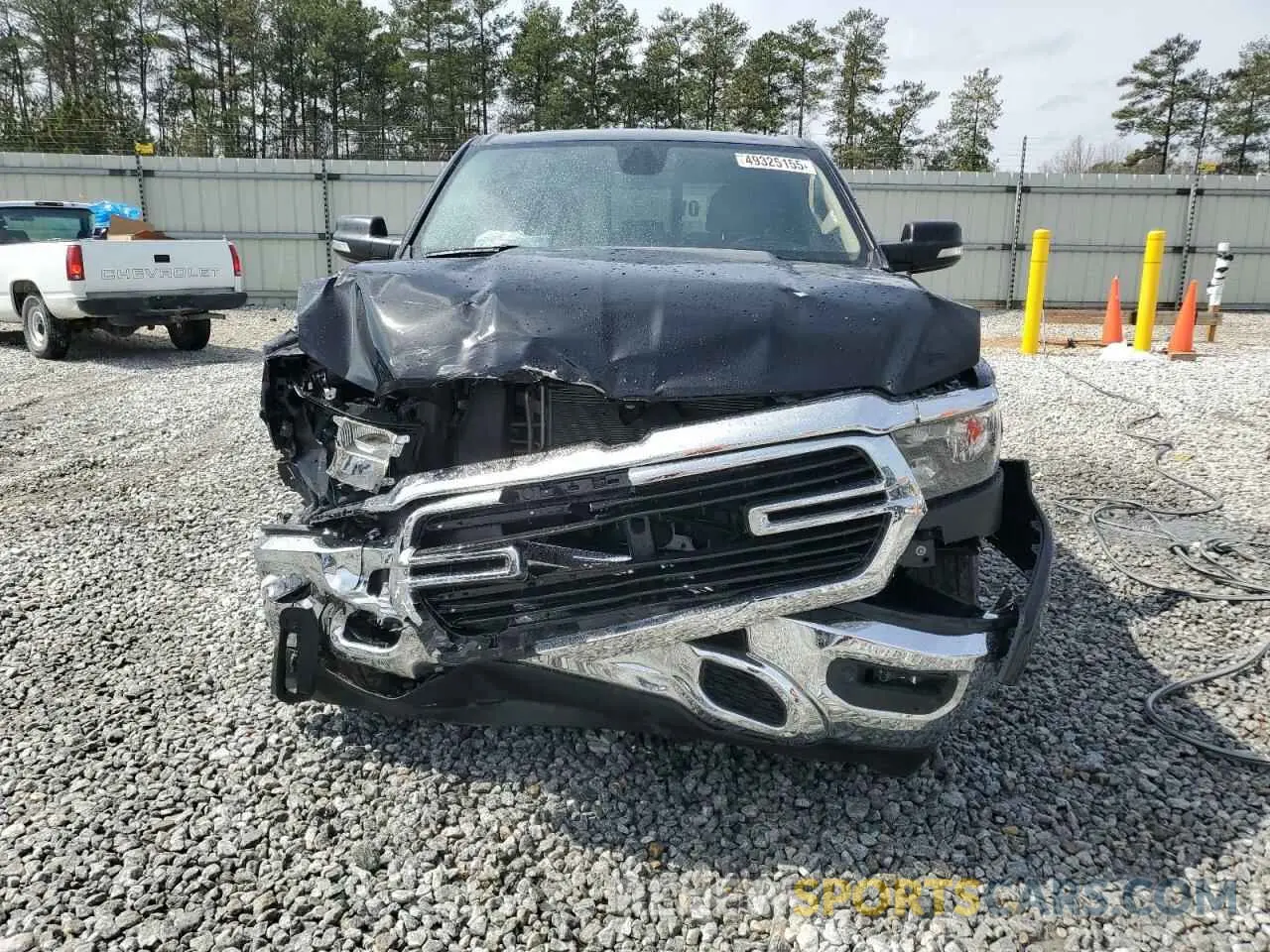 5 Photograph of a damaged car 1C6RREFT1LN406203 RAM 1500 2020