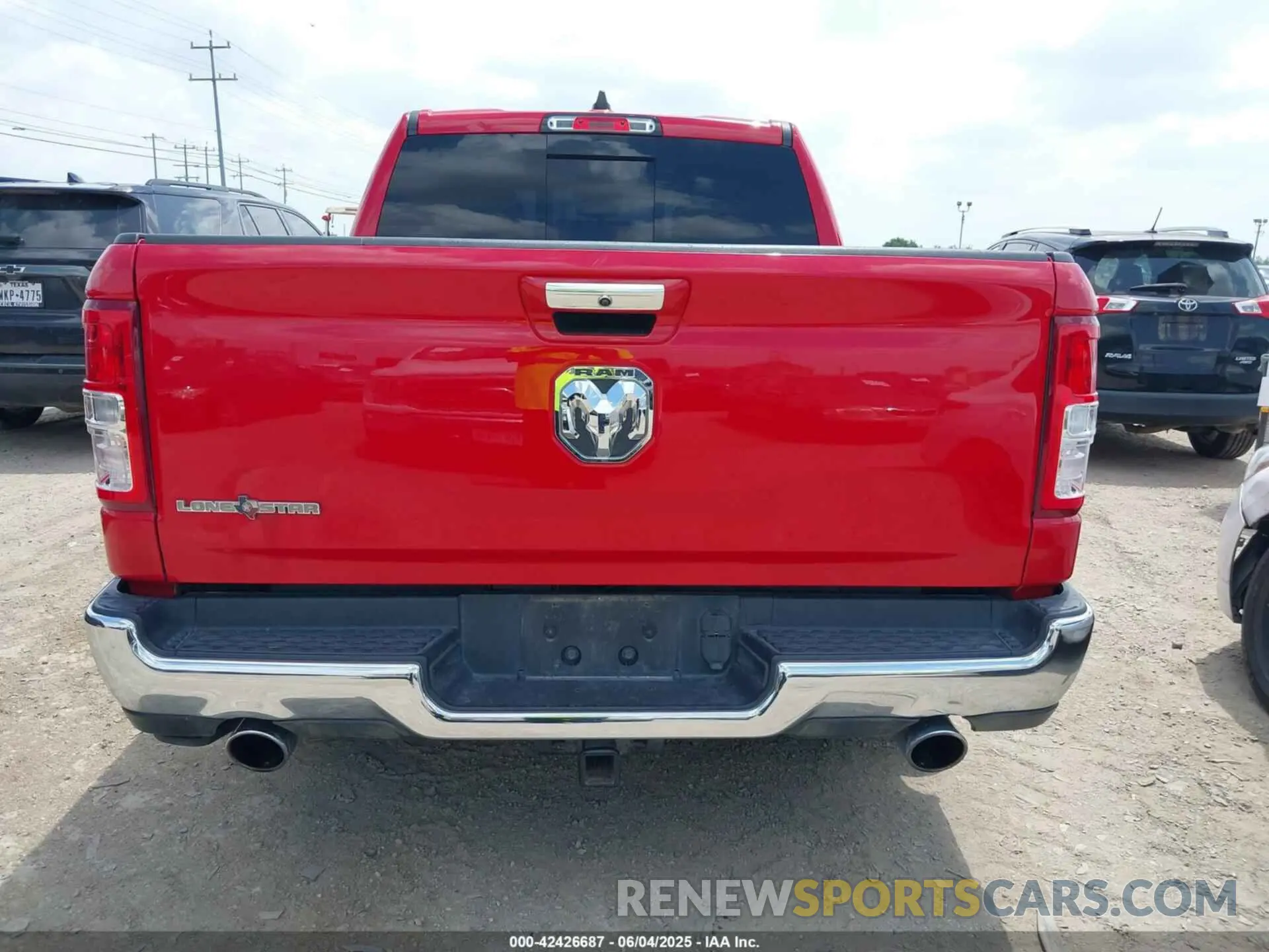 16 Photograph of a damaged car 1C6RREFT1LN406430 RAM 1500 2020