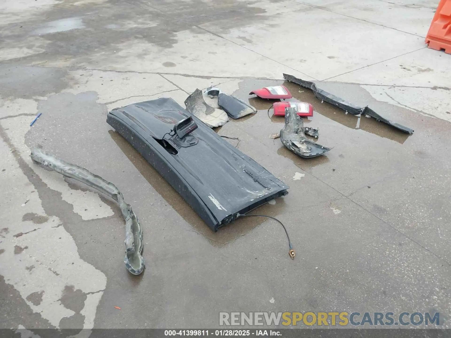 12 Photograph of a damaged car 1C6RREFT2LN245795 RAM 1500 2020