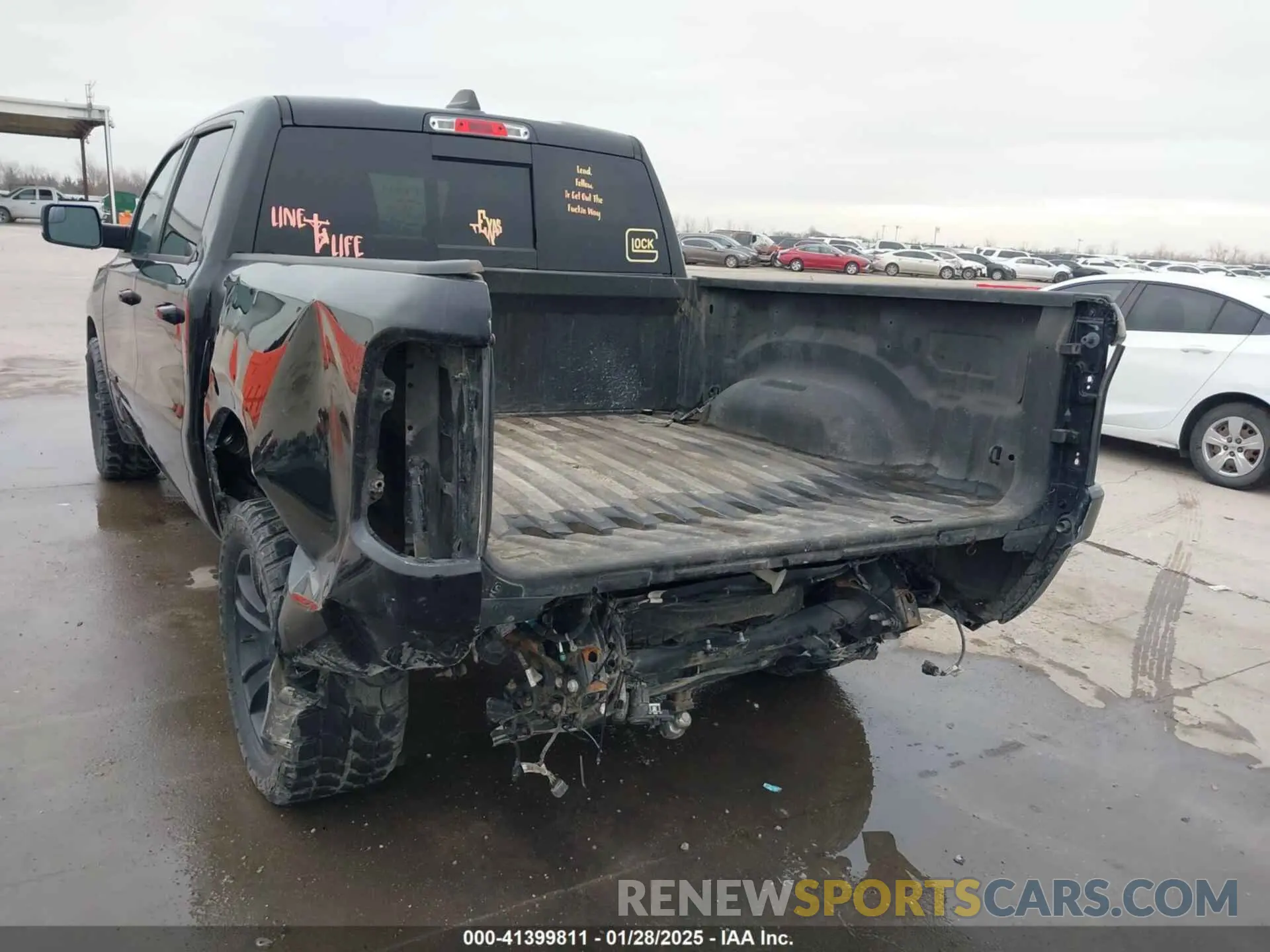 6 Photograph of a damaged car 1C6RREFT2LN245795 RAM 1500 2020