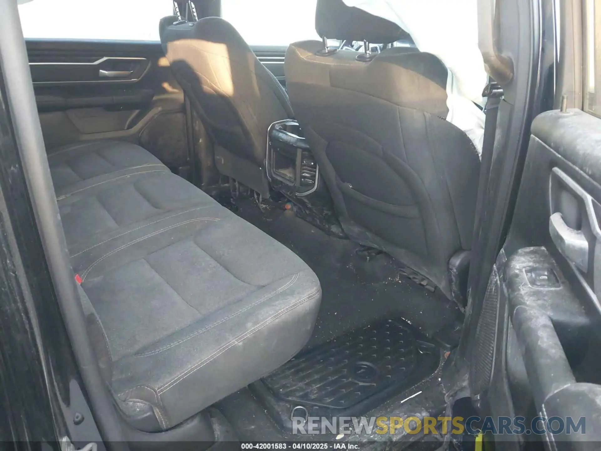 8 Photograph of a damaged car 1C6RREFT4LN295260 RAM 1500 2020