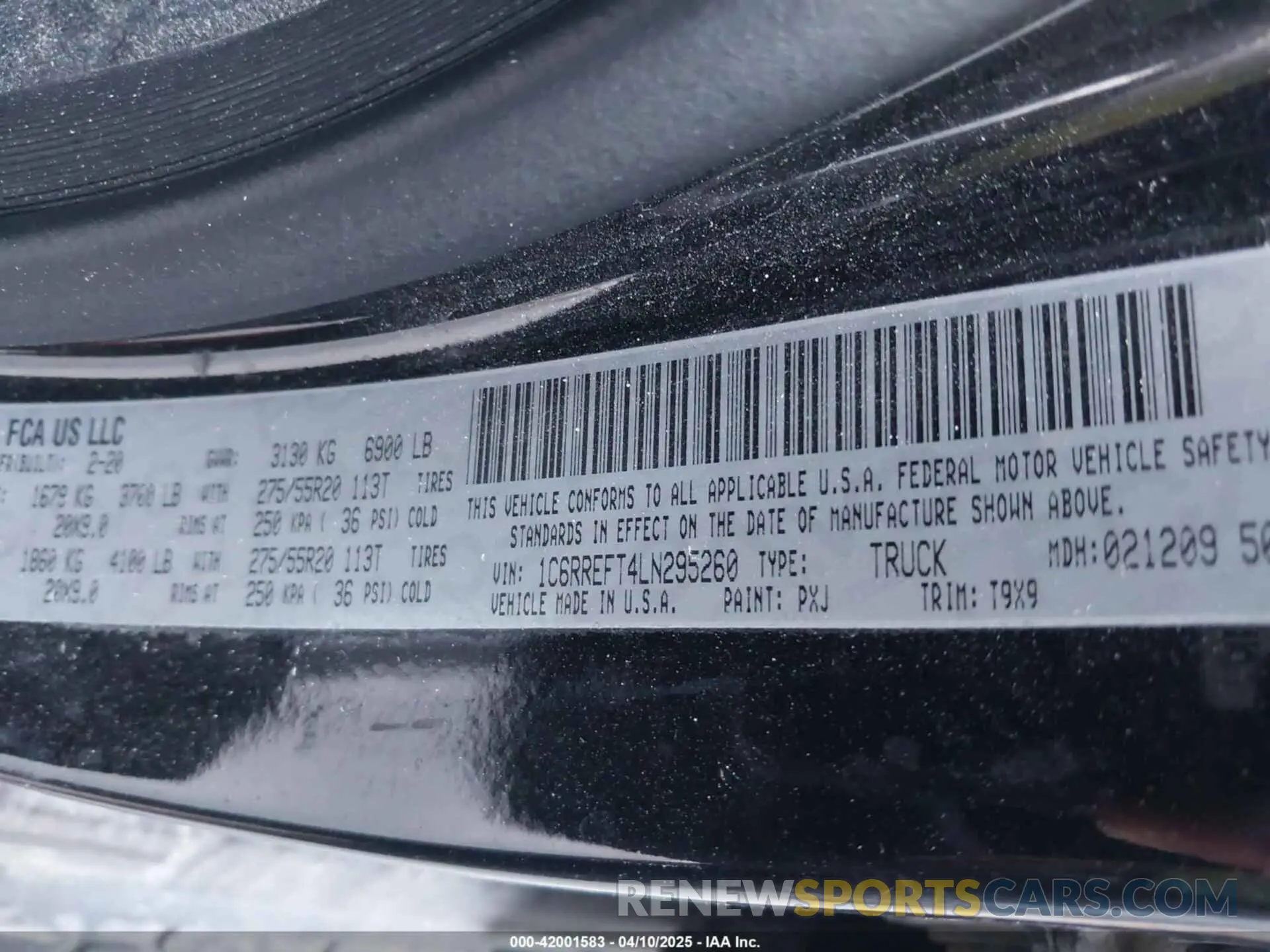 9 Photograph of a damaged car 1C6RREFT4LN295260 RAM 1500 2020