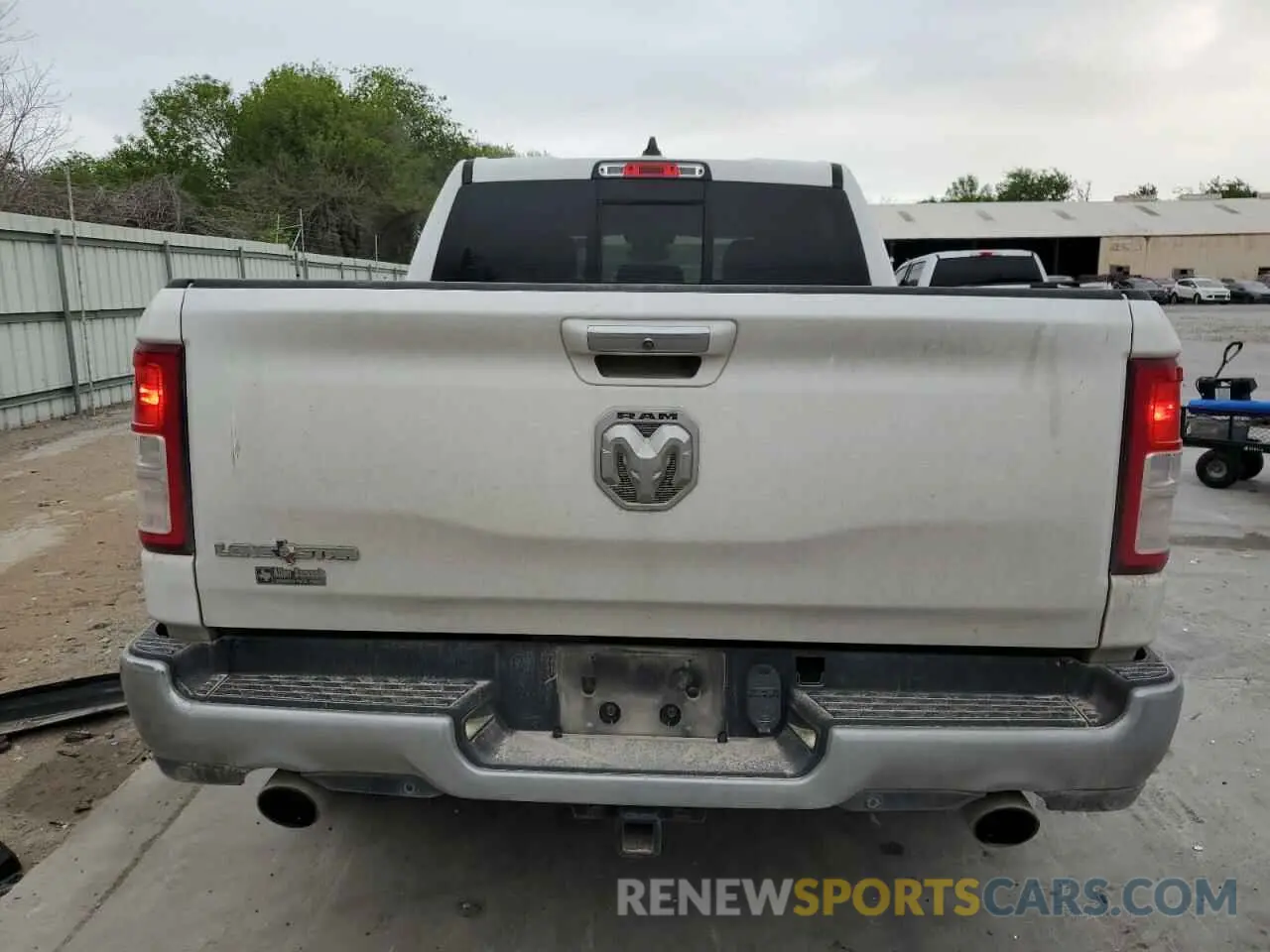 6 Photograph of a damaged car 1C6RREFT4LN353982 RAM 1500 2020