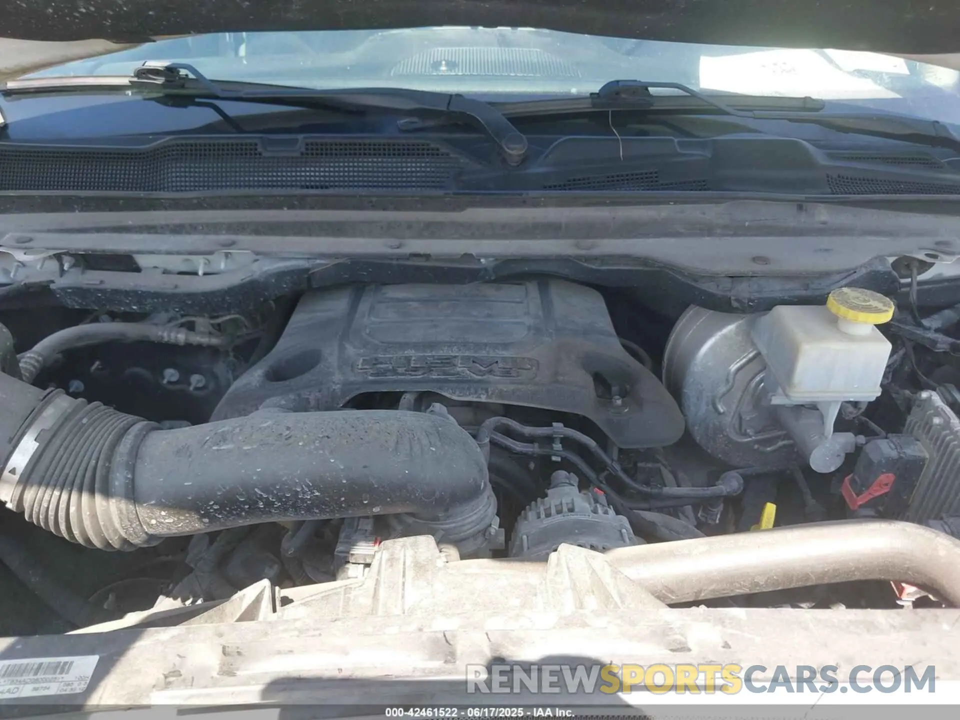 10 Photograph of a damaged car 1C6RREFT5LN337869 RAM 1500 2020