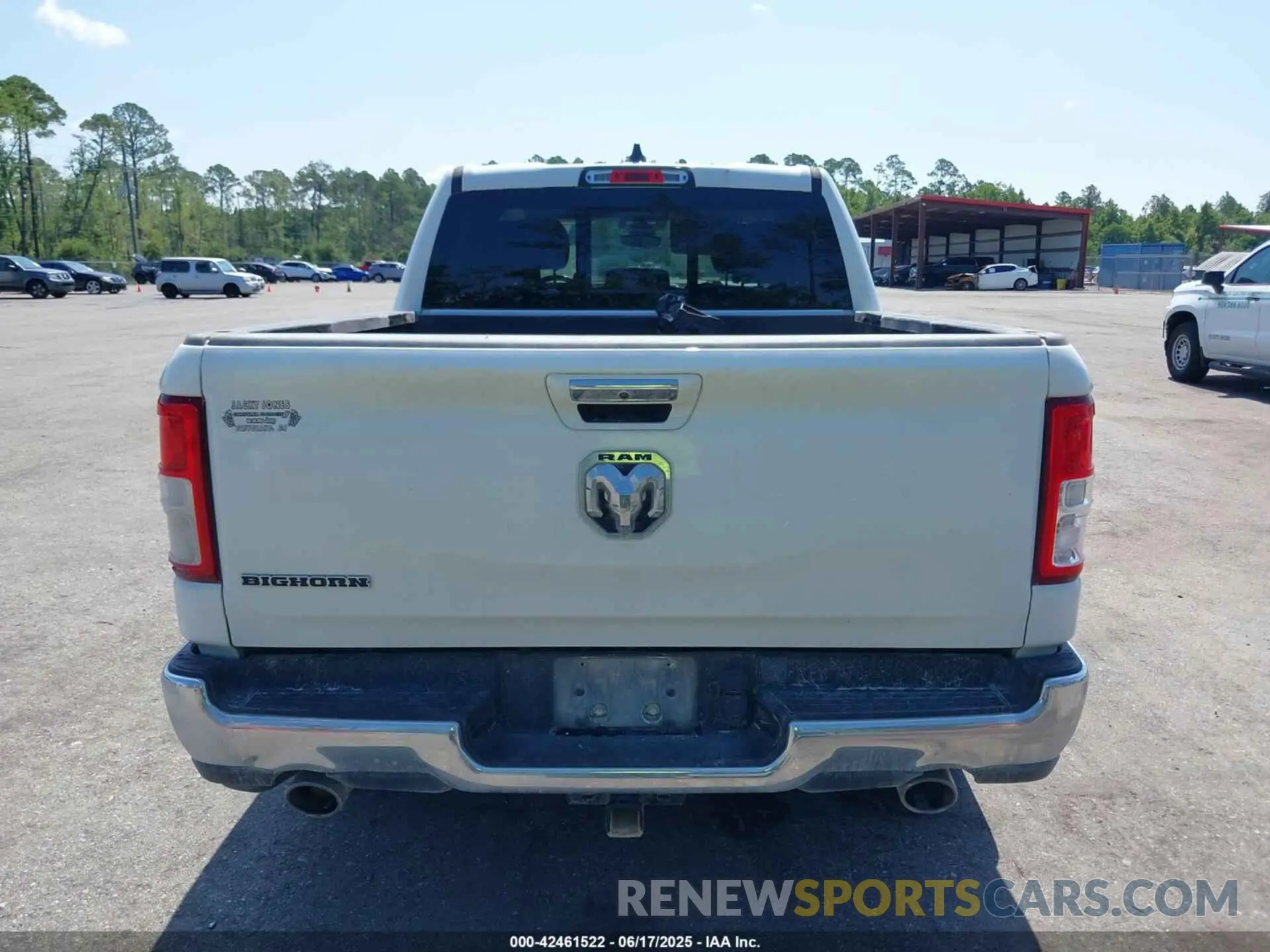 16 Photograph of a damaged car 1C6RREFT5LN337869 RAM 1500 2020
