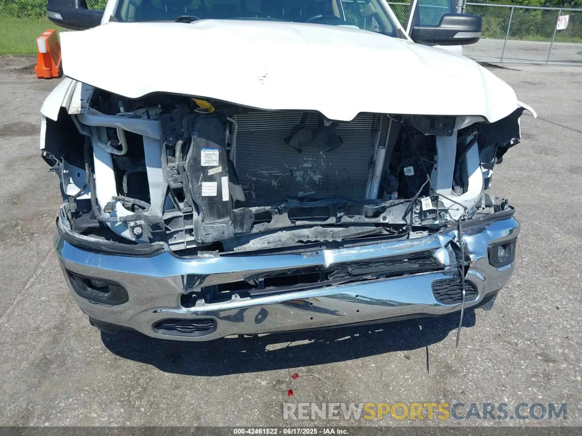 6 Photograph of a damaged car 1C6RREFT5LN337869 RAM 1500 2020