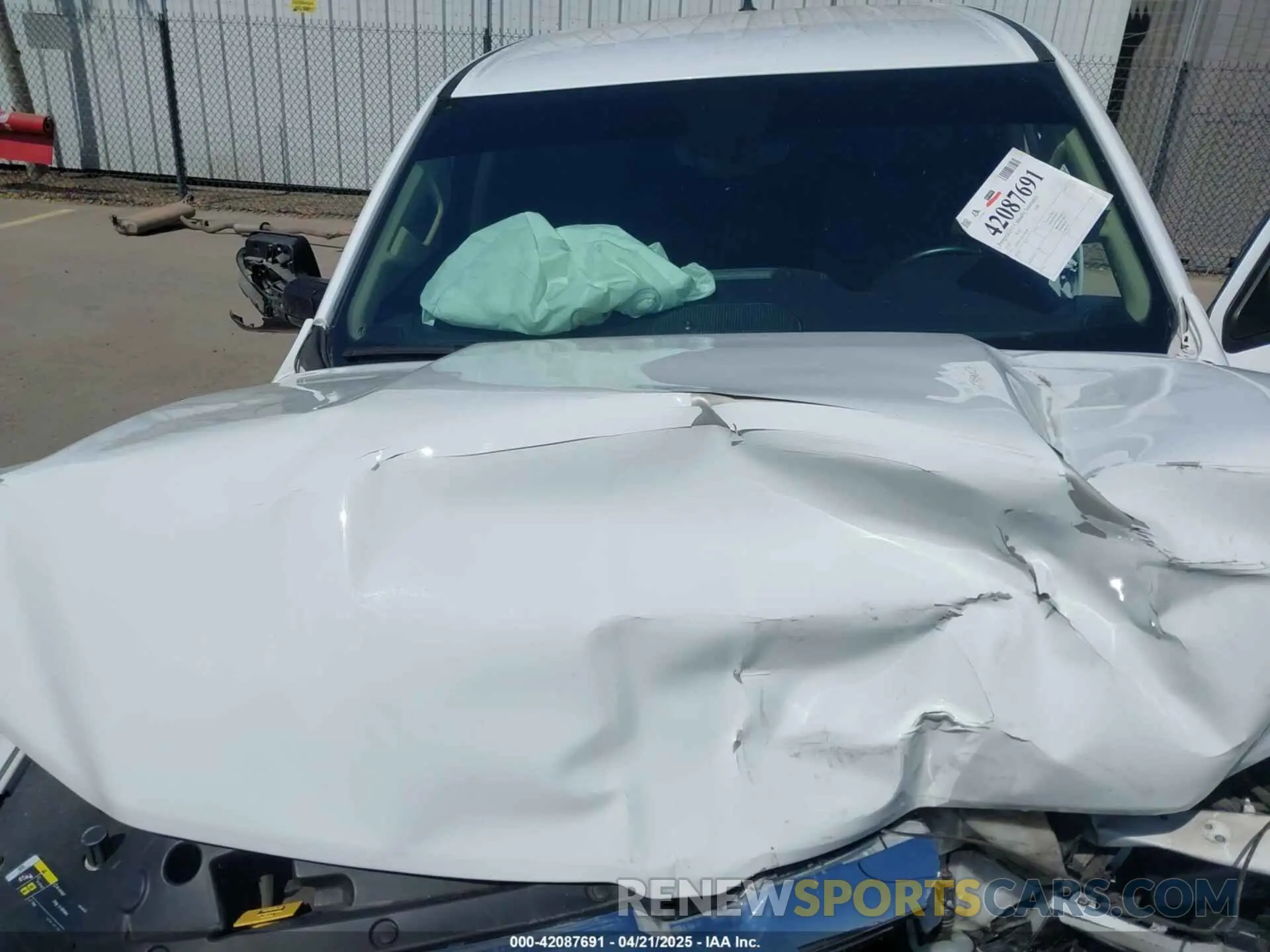 10 Photograph of a damaged car 1C6RREFT6LN100386 RAM 1500 2020