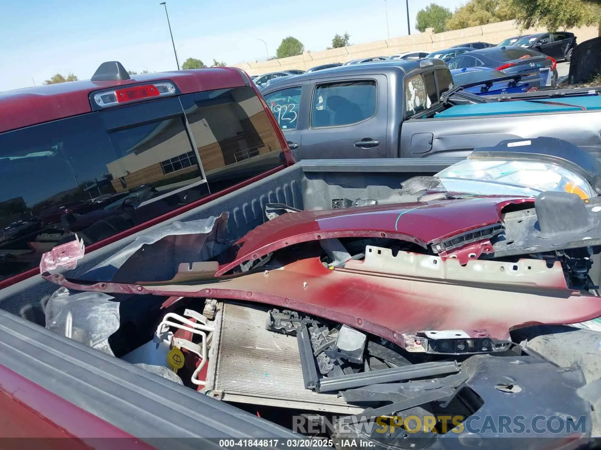 20 Photograph of a damaged car 1C6RREFT7LN105581 RAM 1500 2020