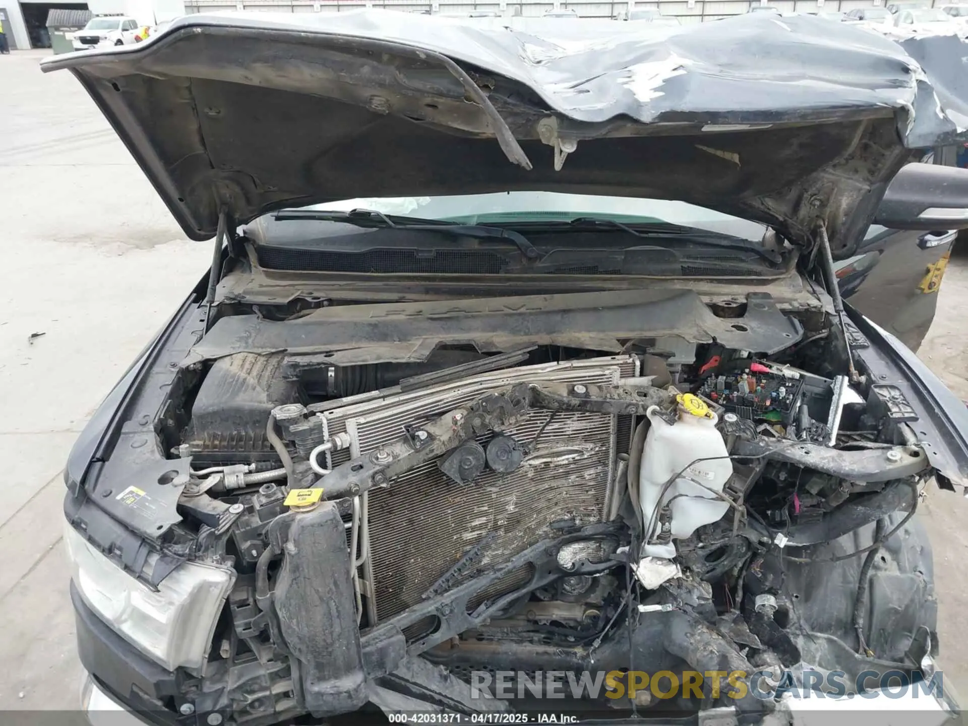 10 Photograph of a damaged car 1C6RREFTXLN321456 RAM 1500 2020