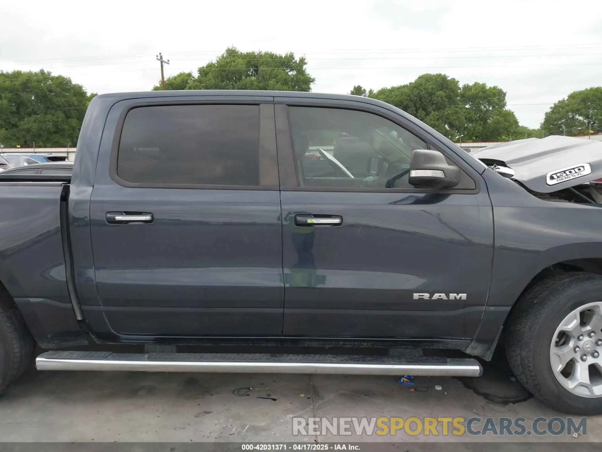 13 Photograph of a damaged car 1C6RREFTXLN321456 RAM 1500 2020