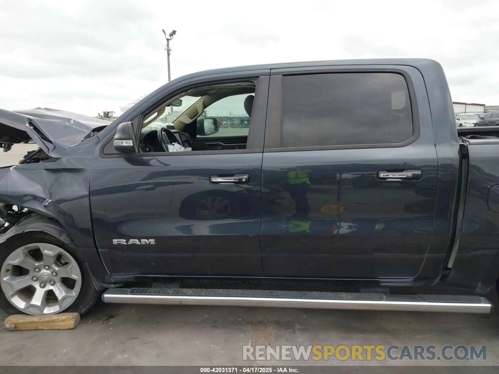14 Photograph of a damaged car 1C6RREFTXLN321456 RAM 1500 2020